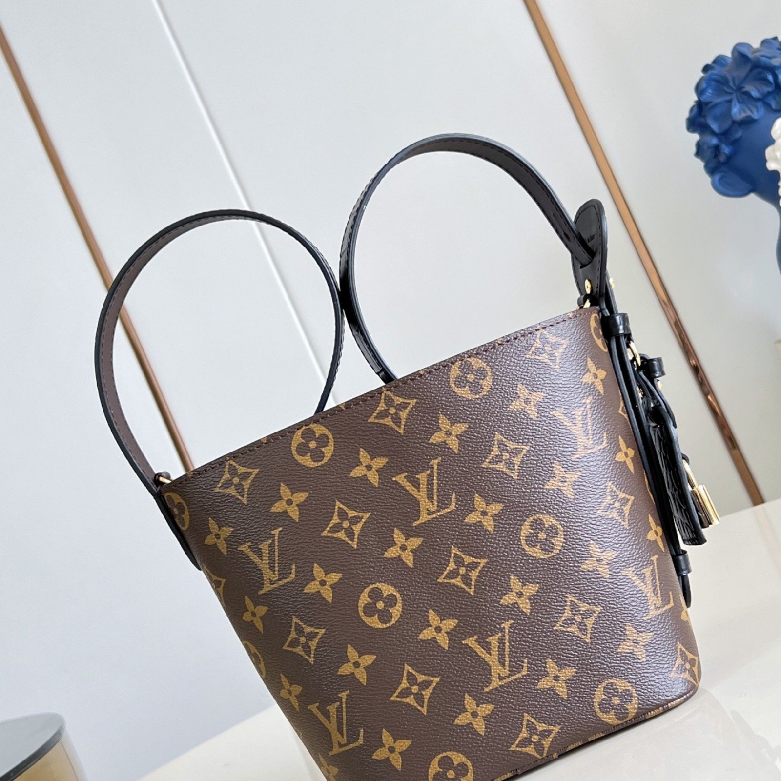 LV bag 216531 $203.5 USD