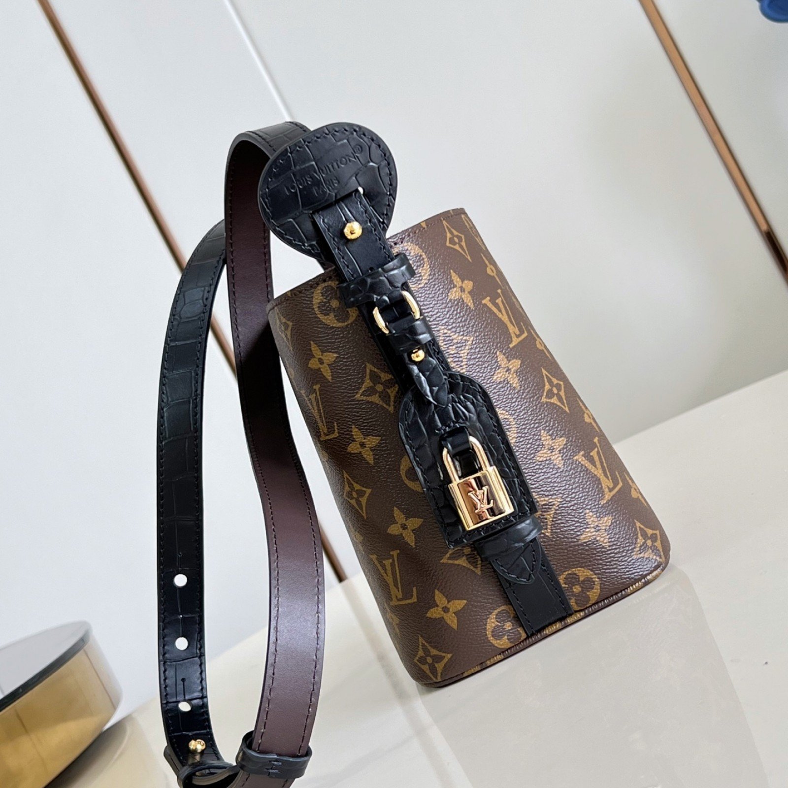 LV bag 216531 $203.5 USD
