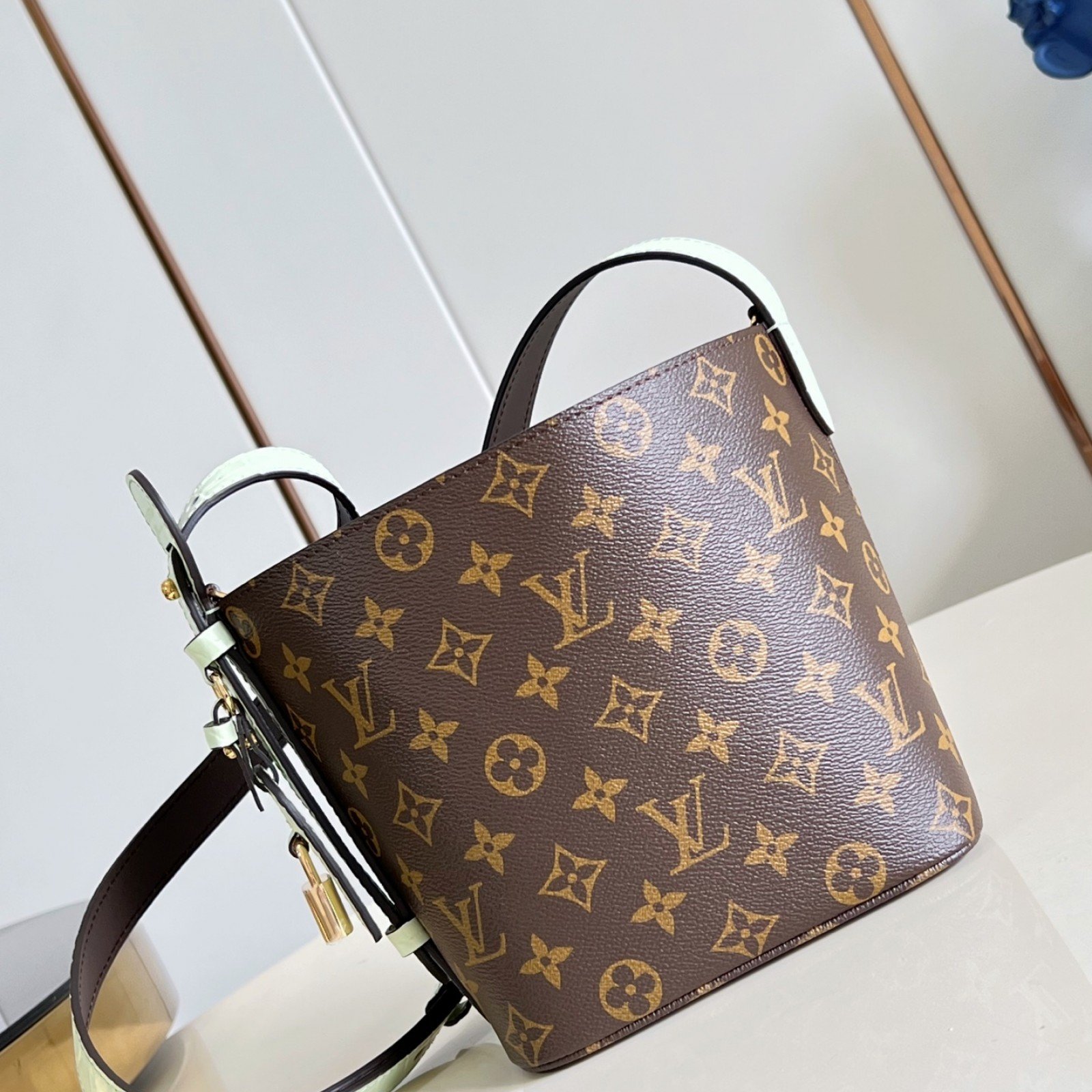 LV bag 216533 $203.5 USD