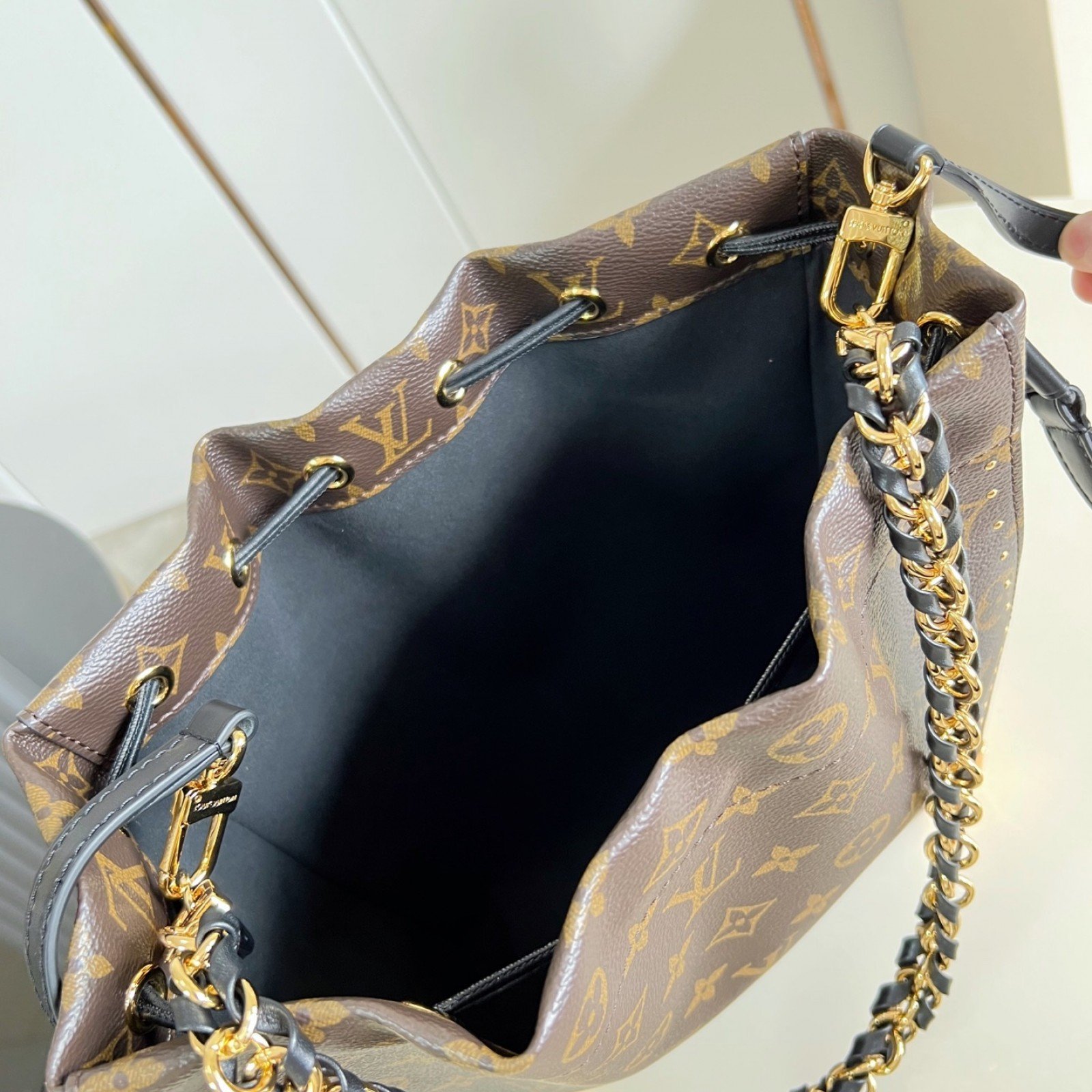 LV bag 216536 $217.25 USD