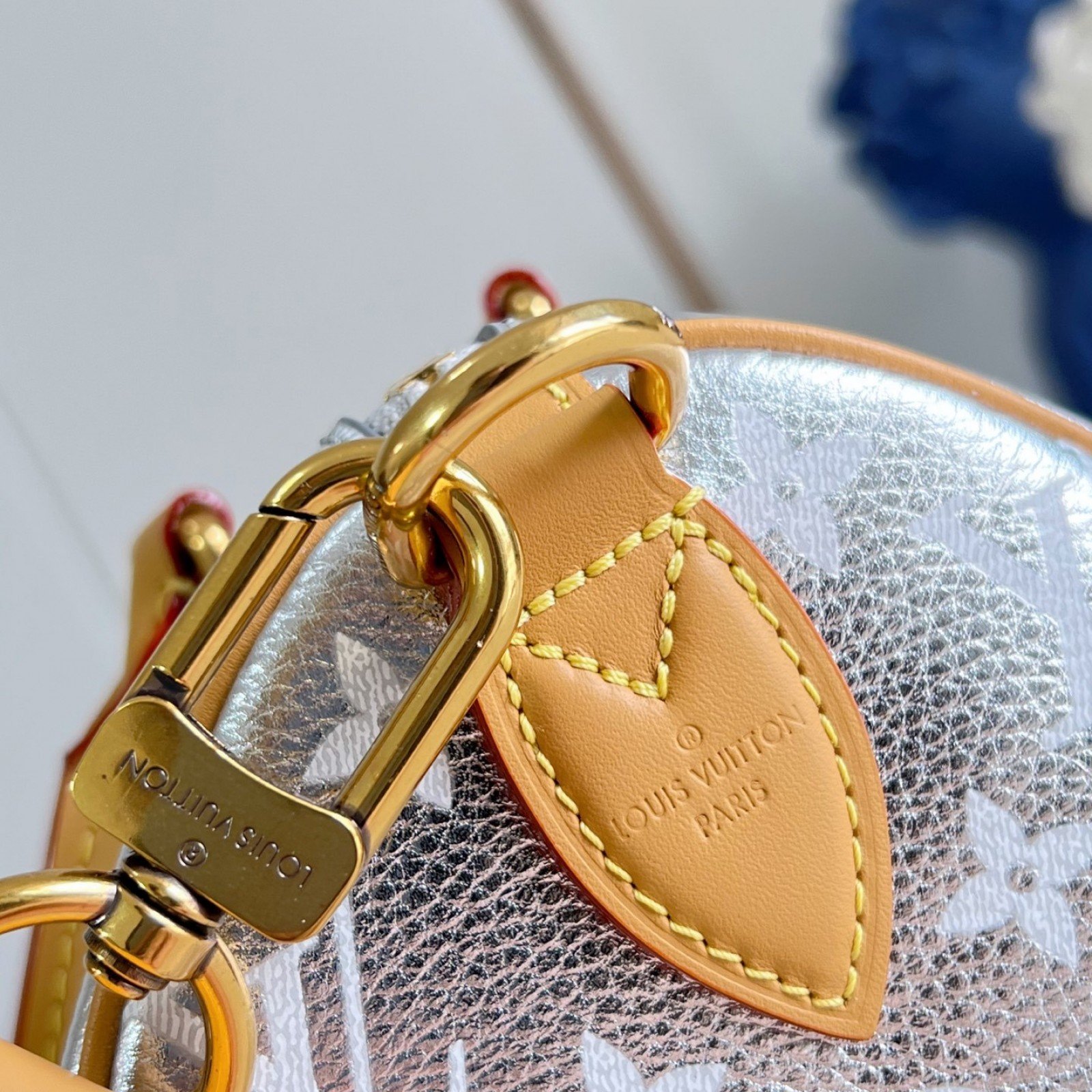 LV bag 216538   $283.25