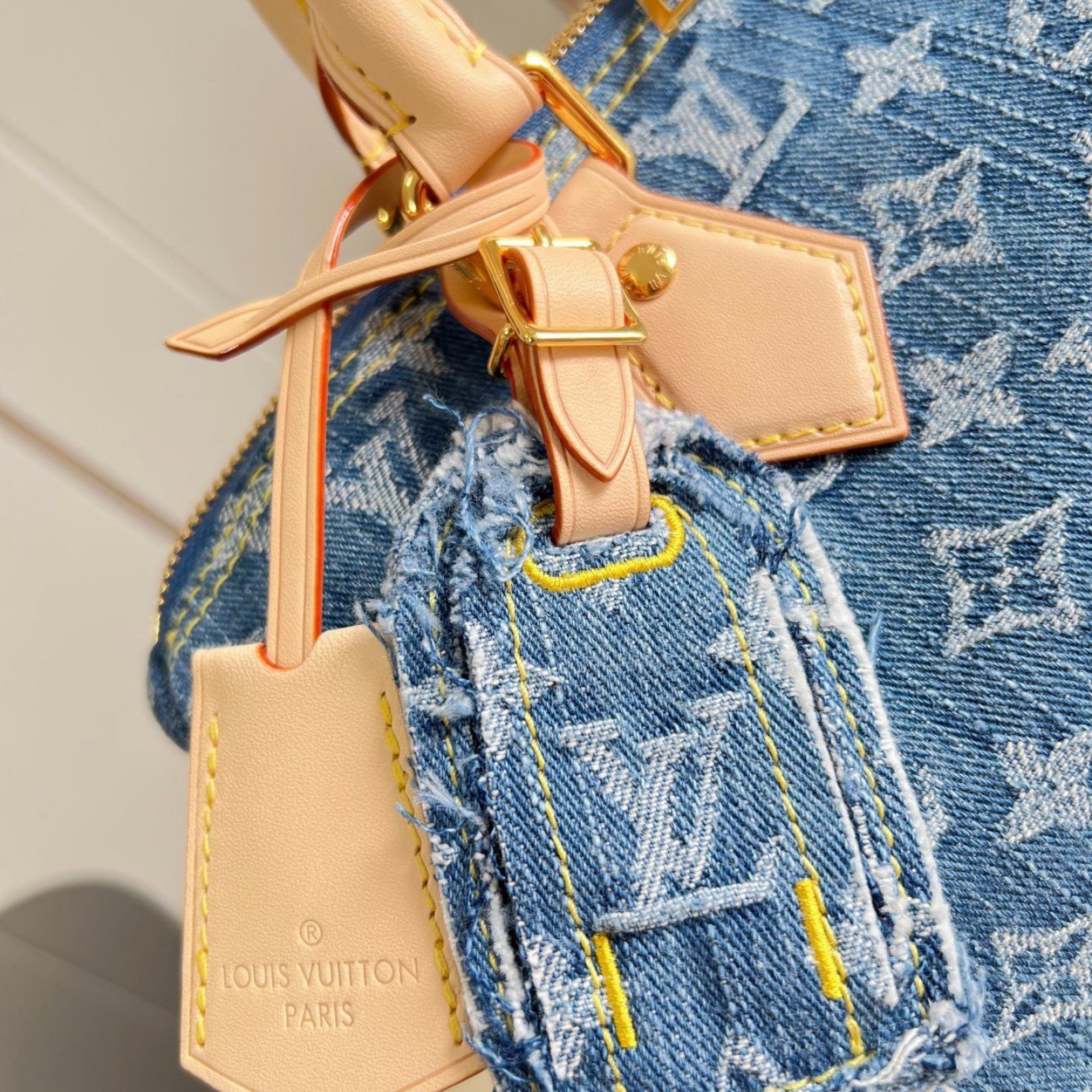 LV bag 216545 $200.75 USD