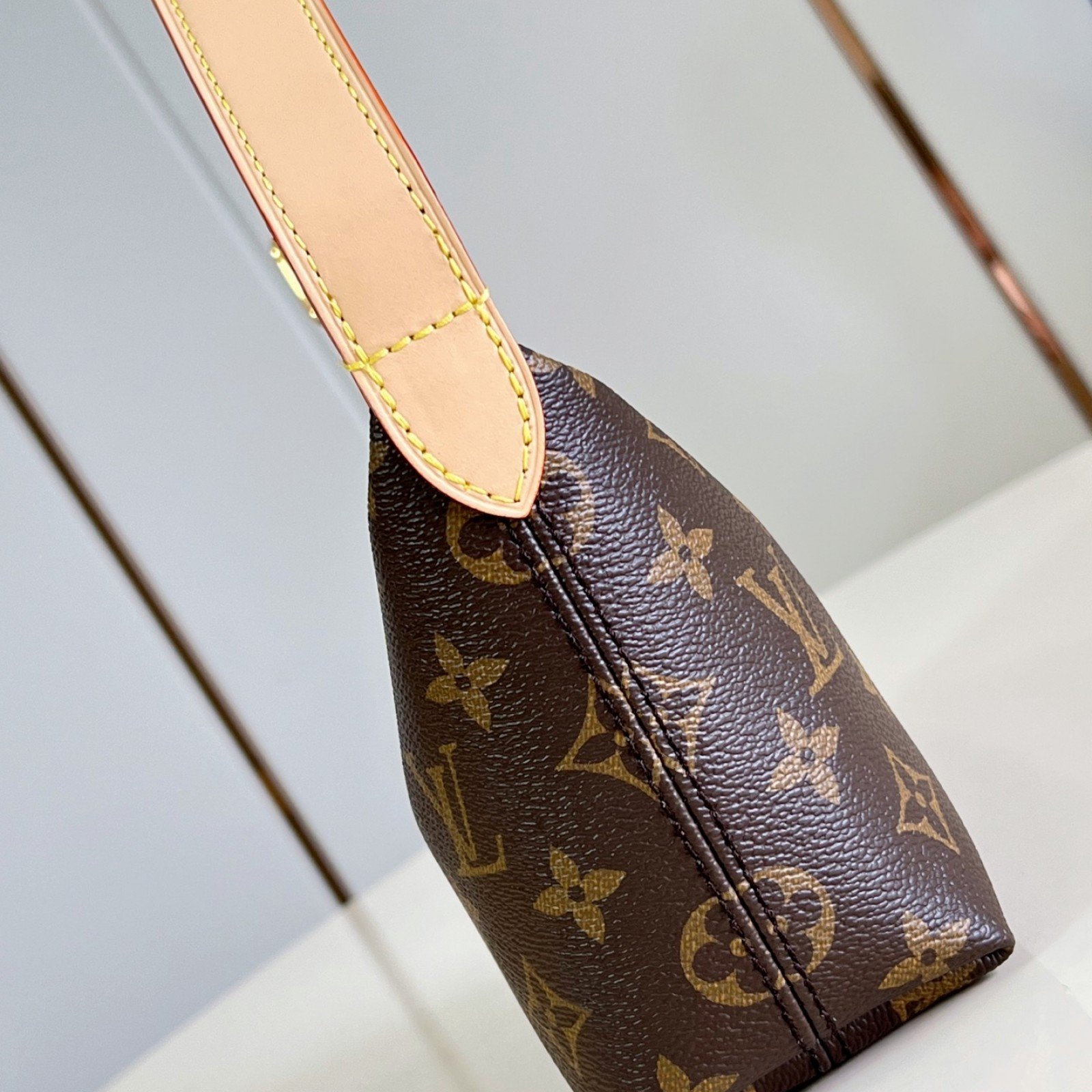 LV bag 216547 $143 USD
