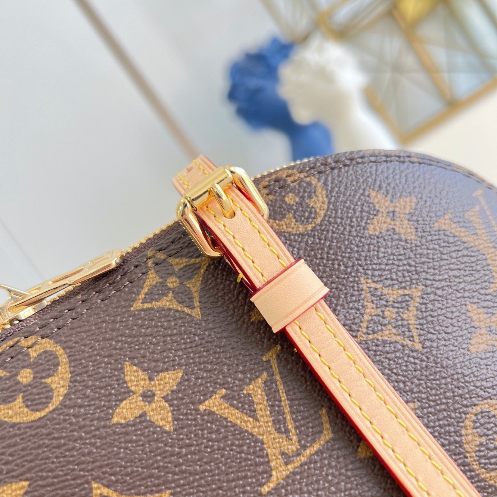 LV bag 216549 $170.5 USD