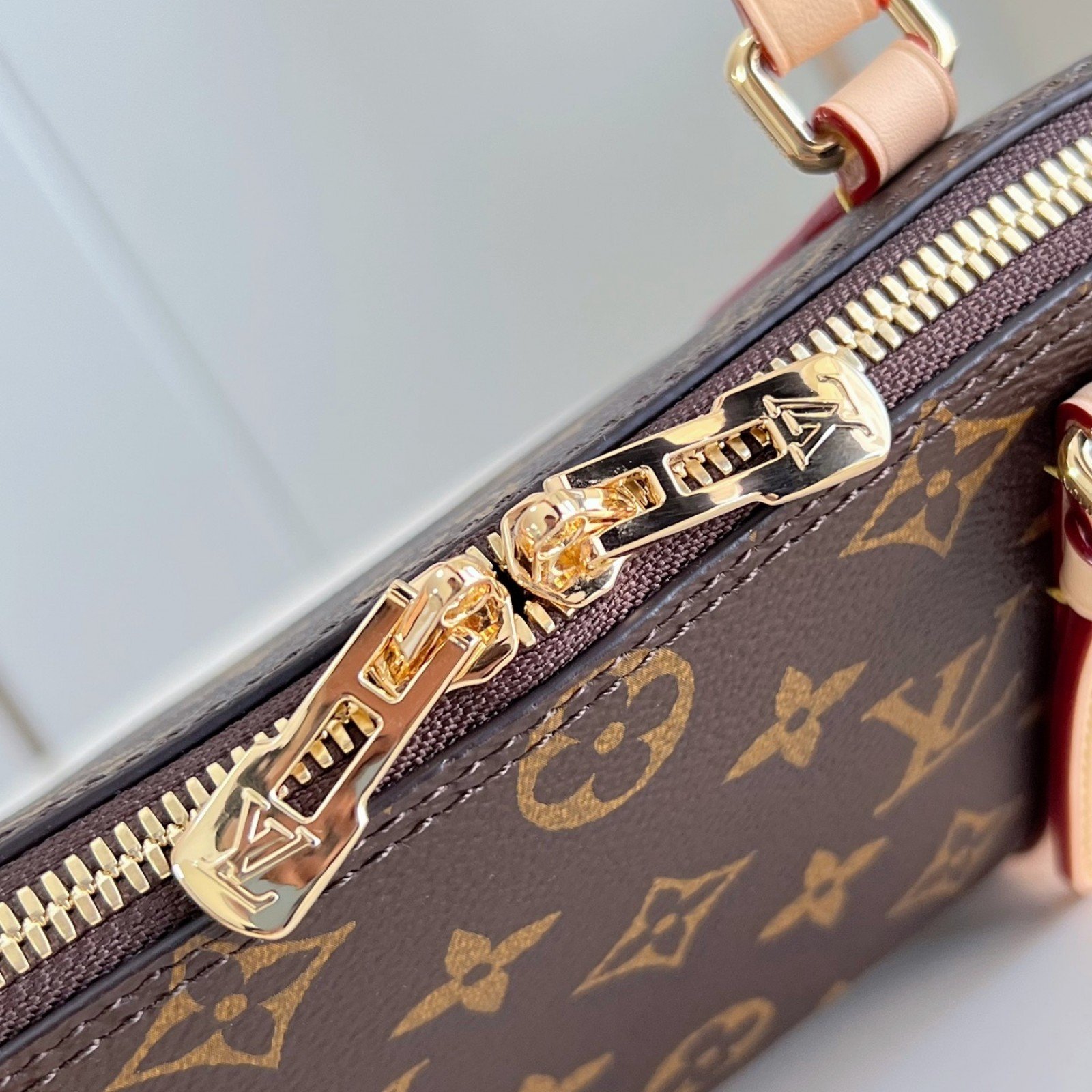 LV bag 216549 $170.5 USD