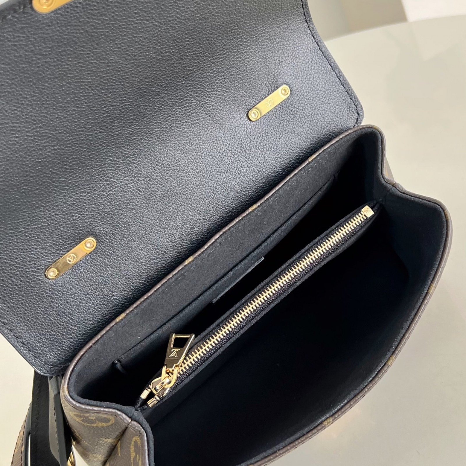 LV bag 216550 $187 USD