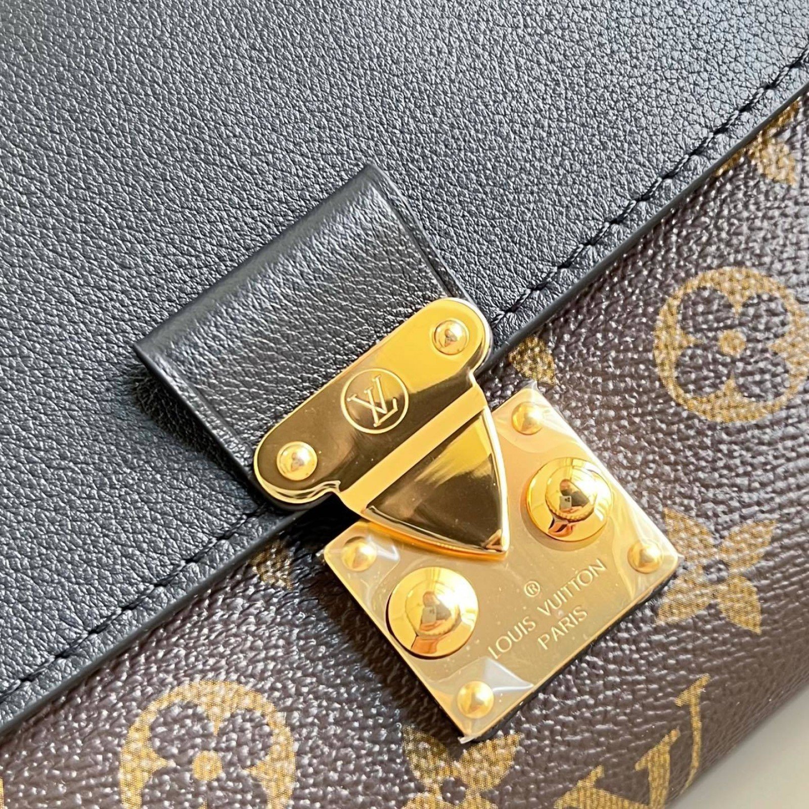 LV bag 216551 $222.75 USD