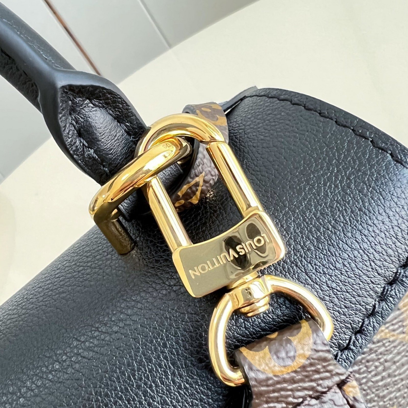 LV bag 216551 $222.75 USD