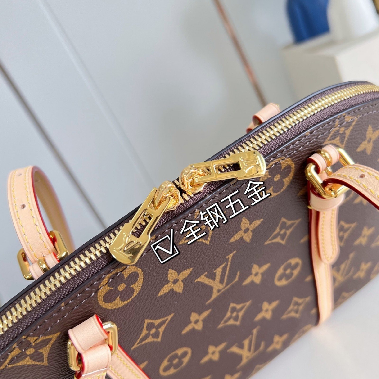 LV bag 216554 $214.5 USD