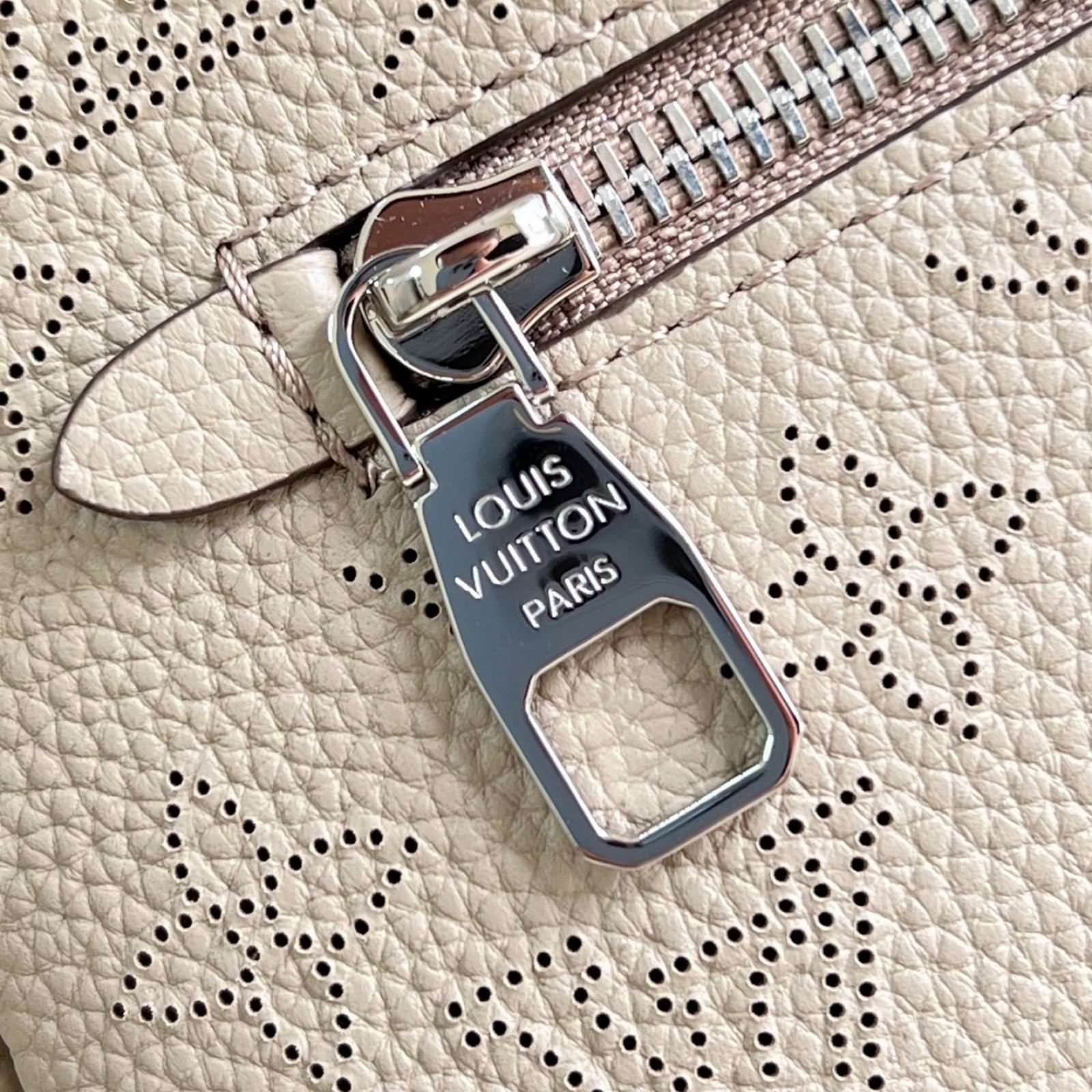 LV bag 216559 $255.75 USD