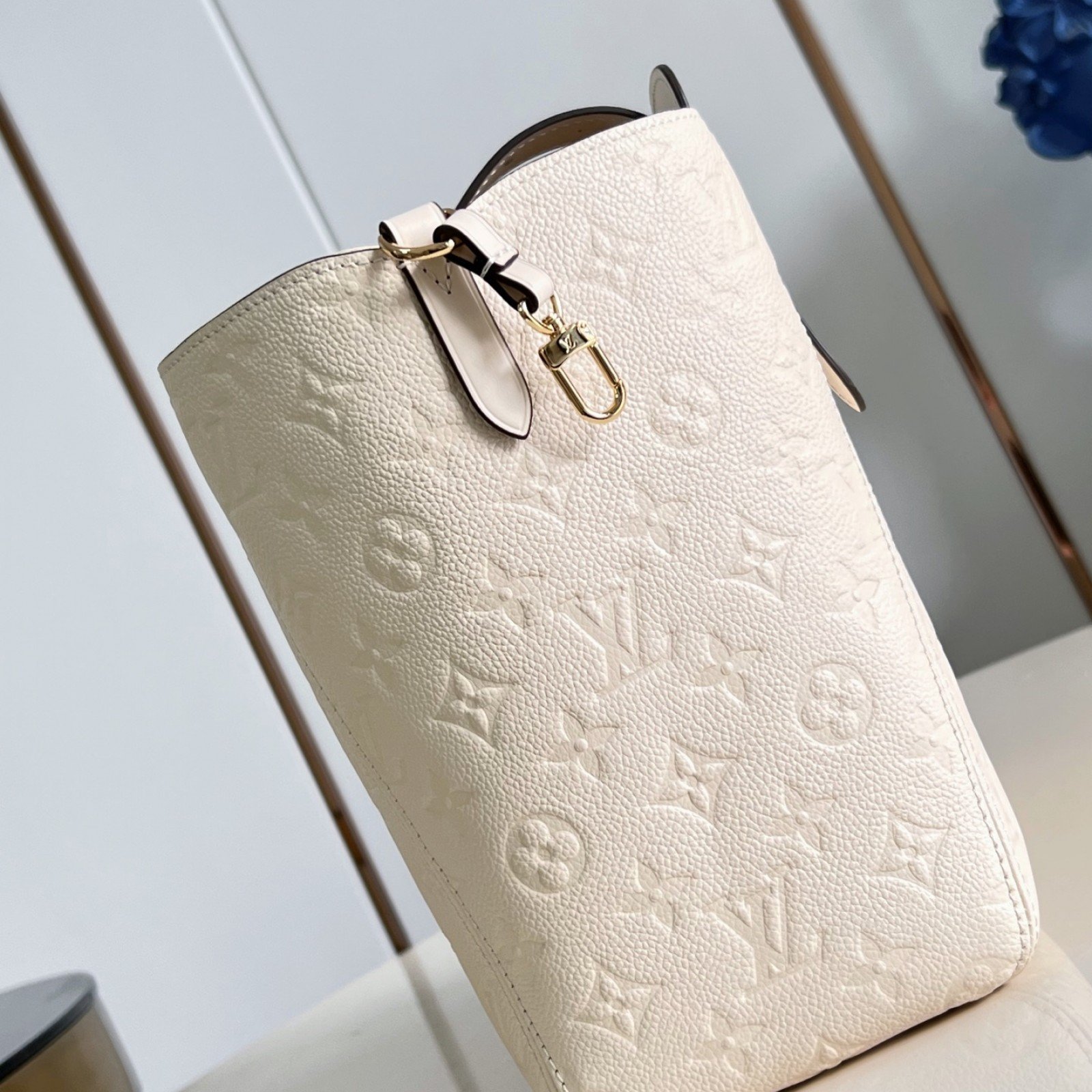 LV bag 216561 $258.5 USD