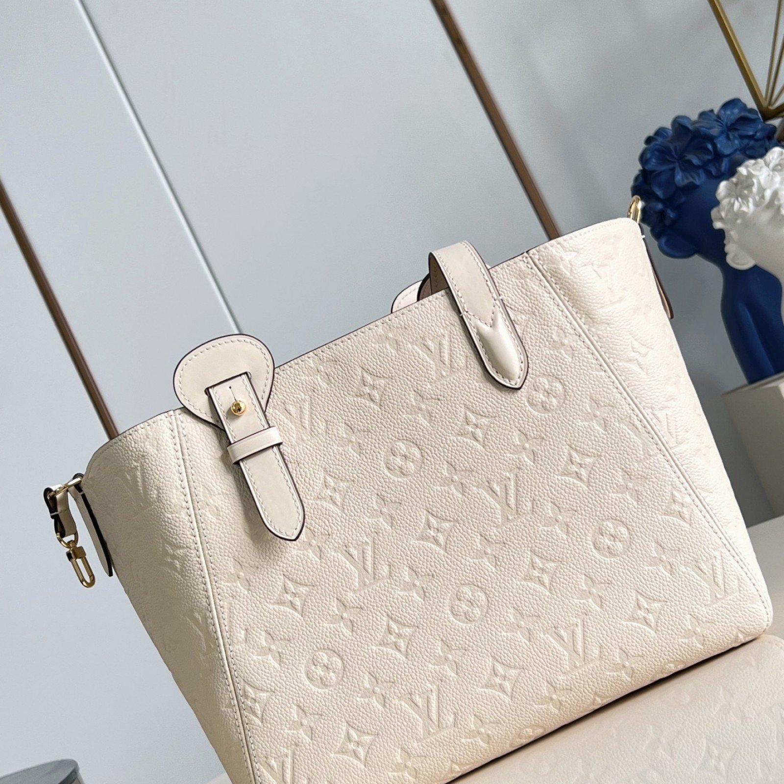 LV bag 216561 $258.5 USD