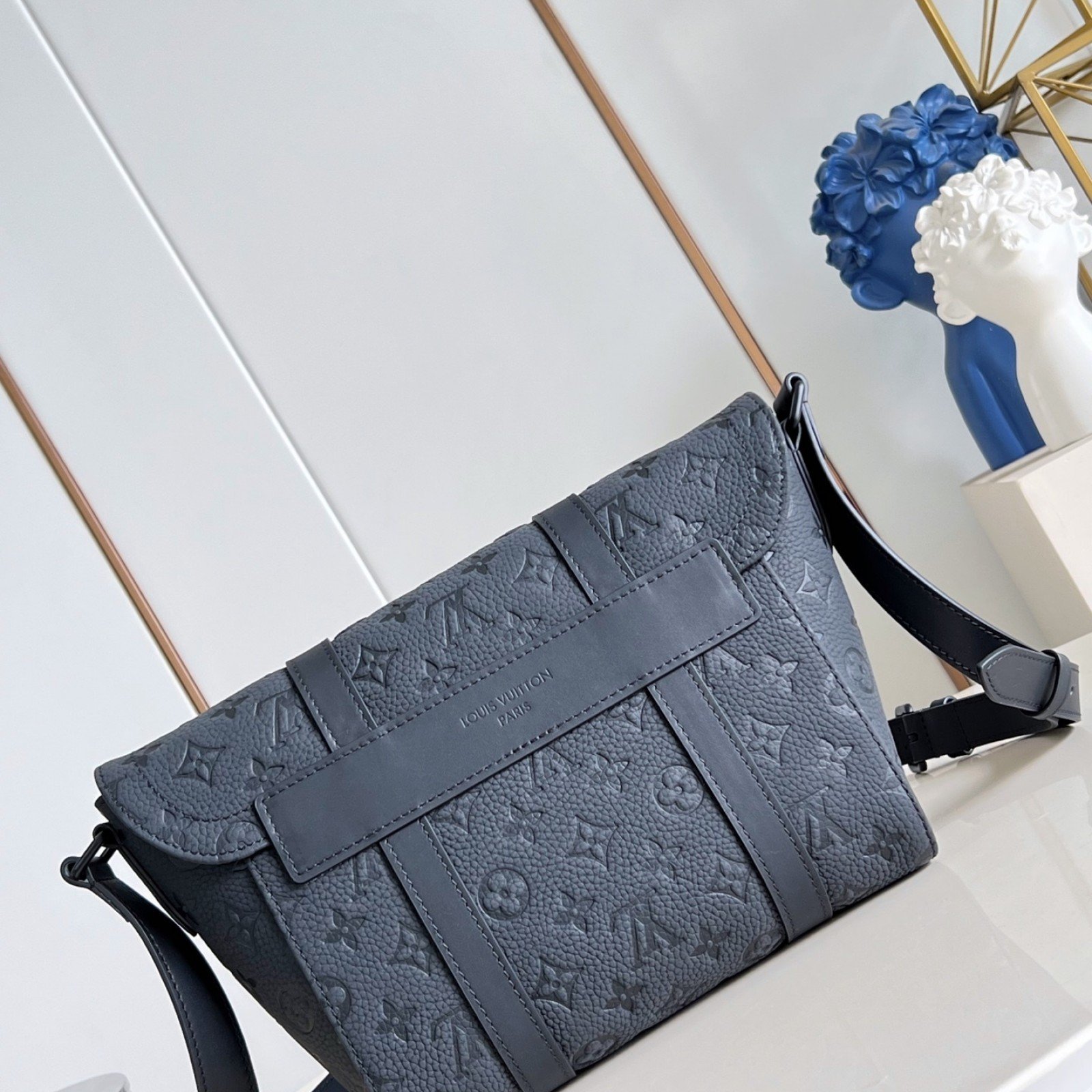 LV bag 216565 $236.5 USD