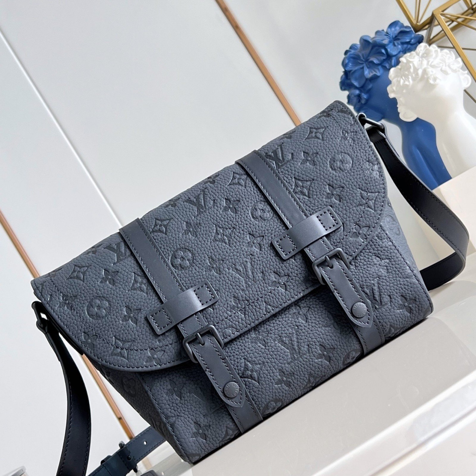 LV bag 216565 $236.5 USD