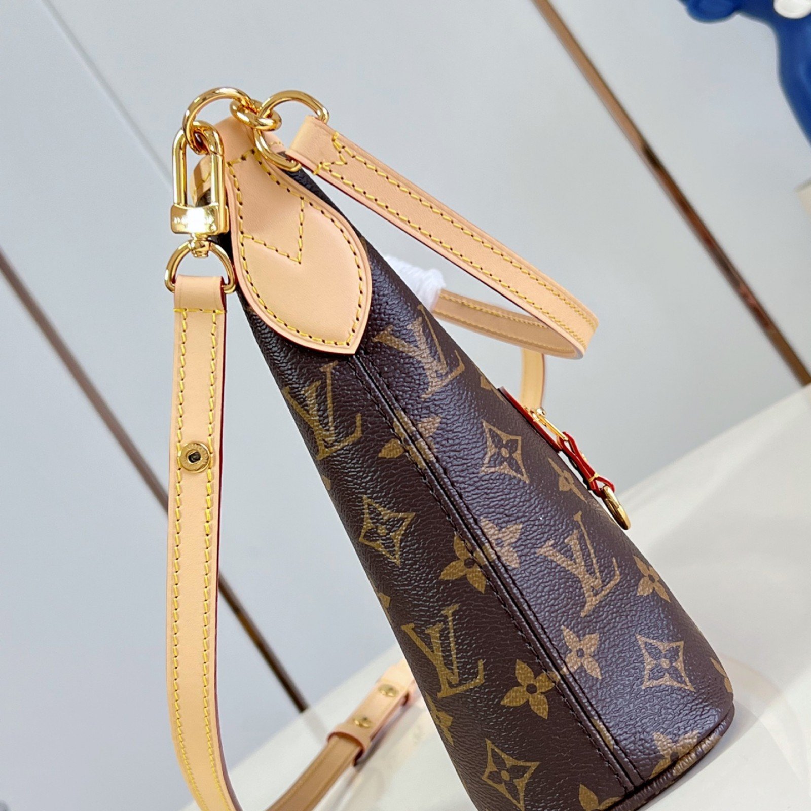 LV bag 220276 $170.5 USD