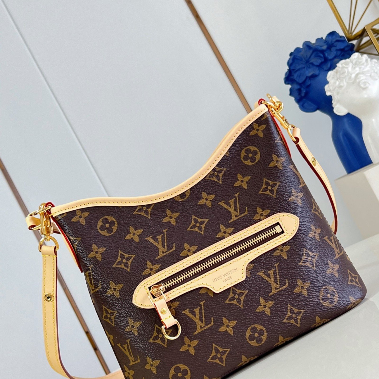 LV bag 220276 $170.5 USD