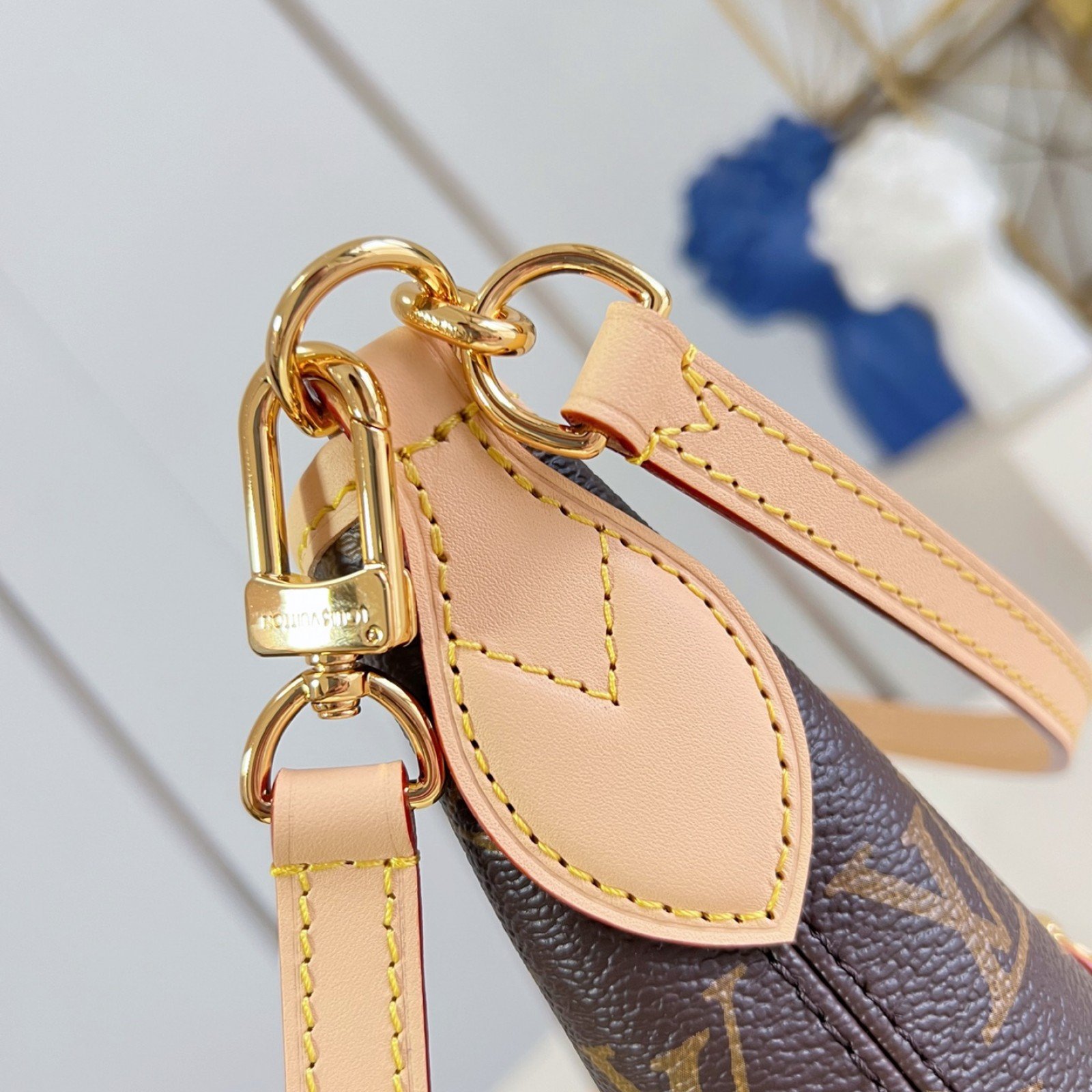 LV bag 220276 $170.5 USD