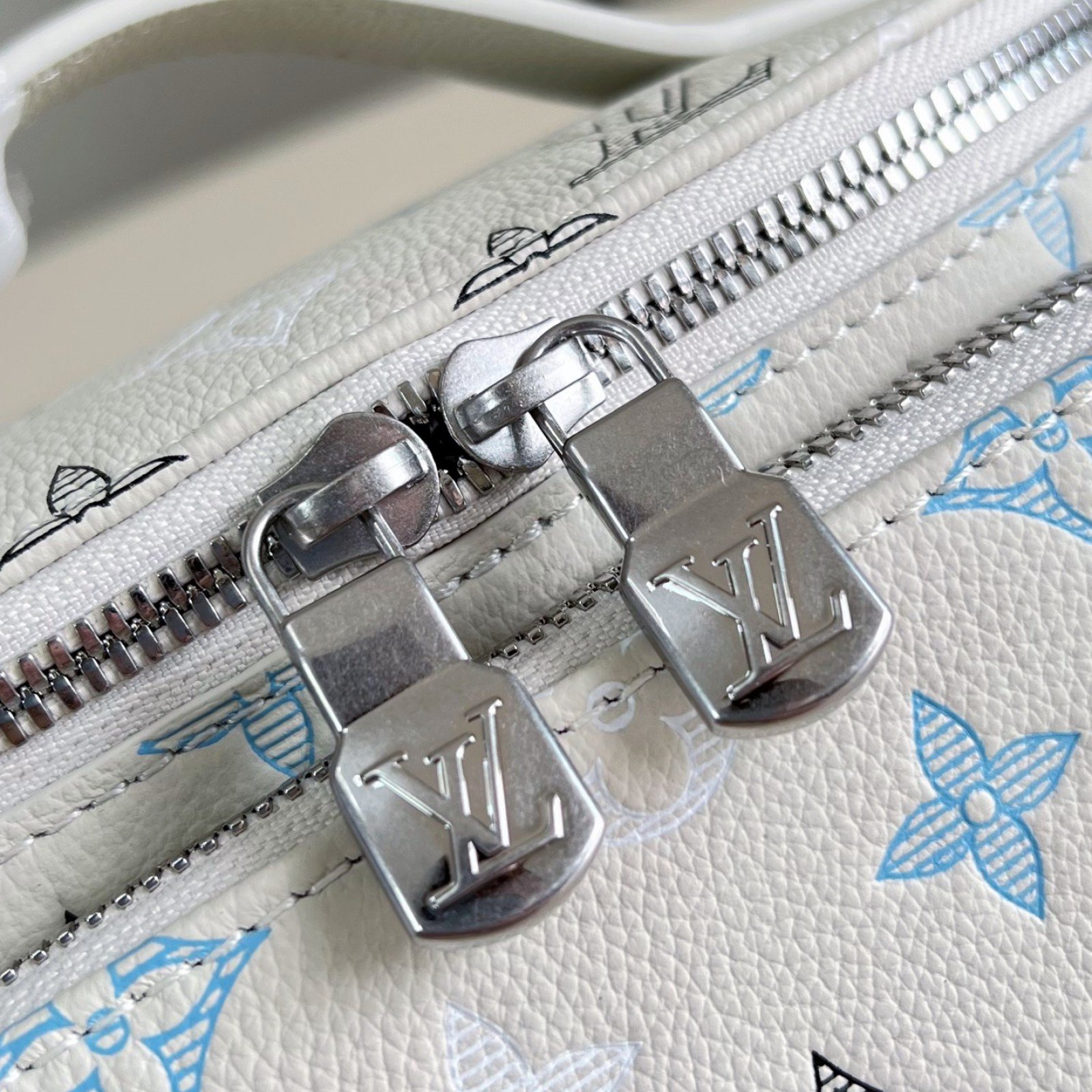 LV bag 220283 $184.25 USD