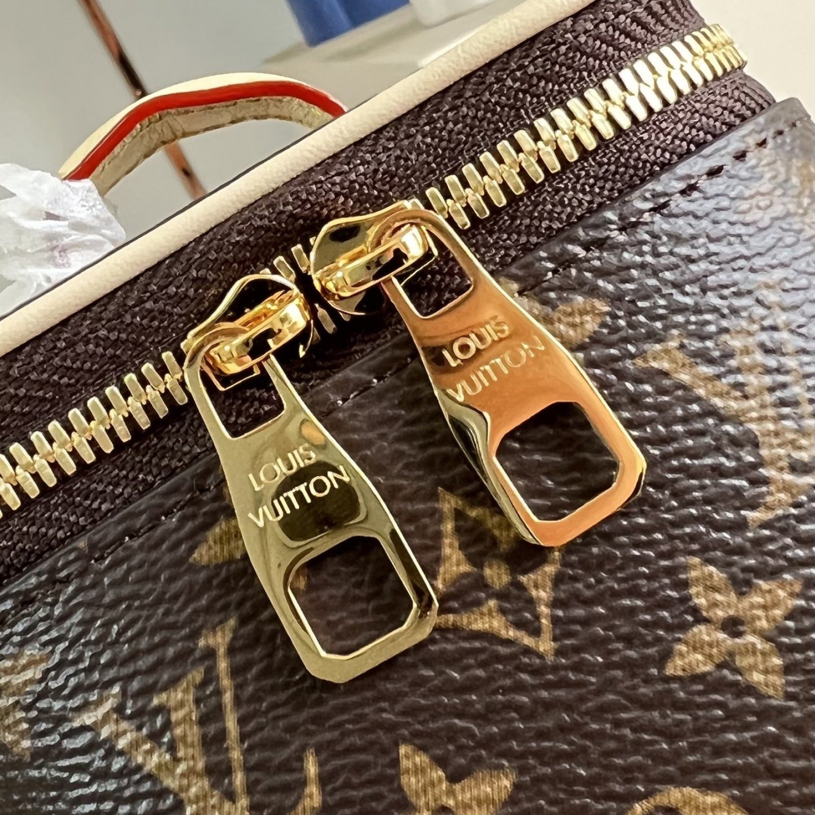 LV bag 220284 $110 USD