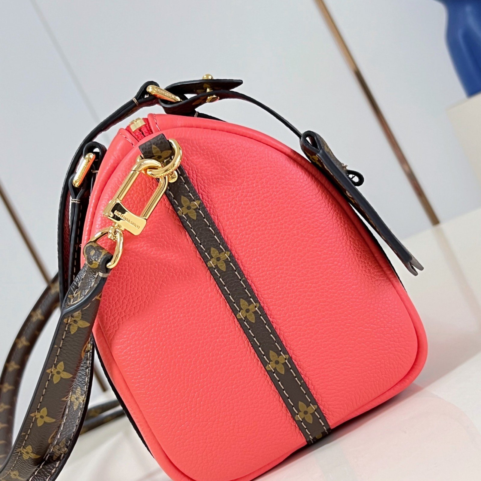 LV bag 220288 $233.75 USD
