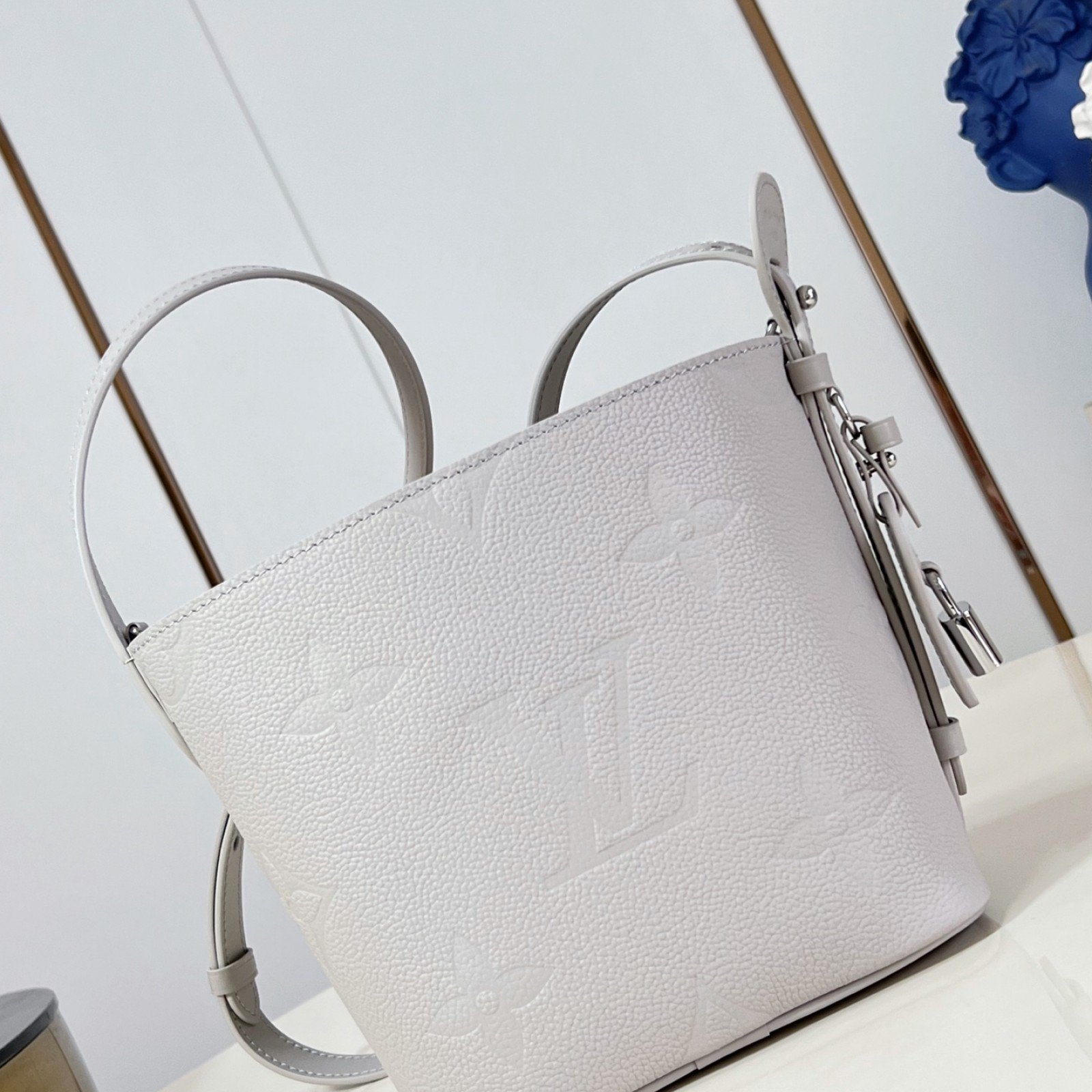 LV bag 220289 $250.25 USD