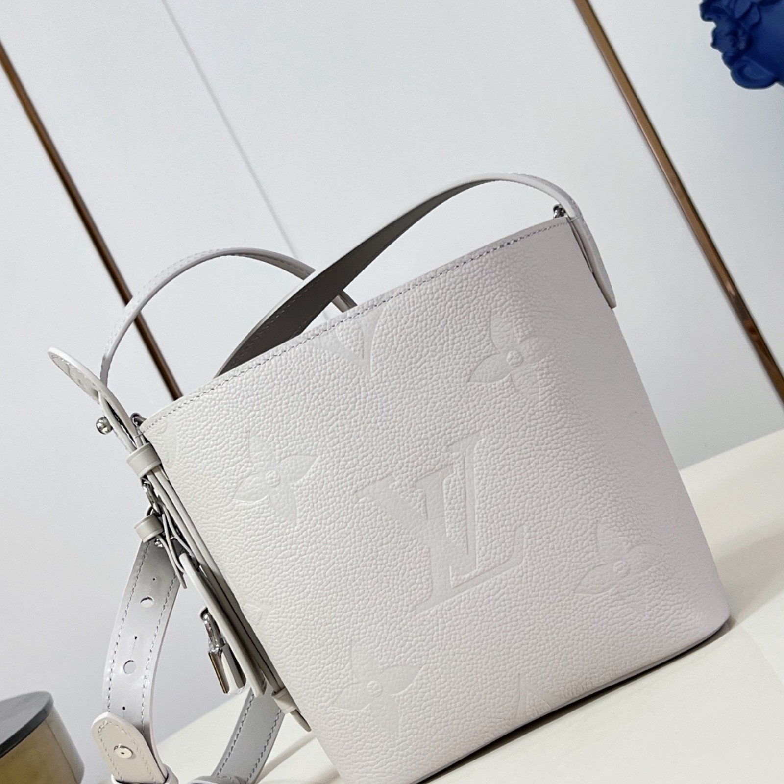 LV bag 220289 $250.25 USD