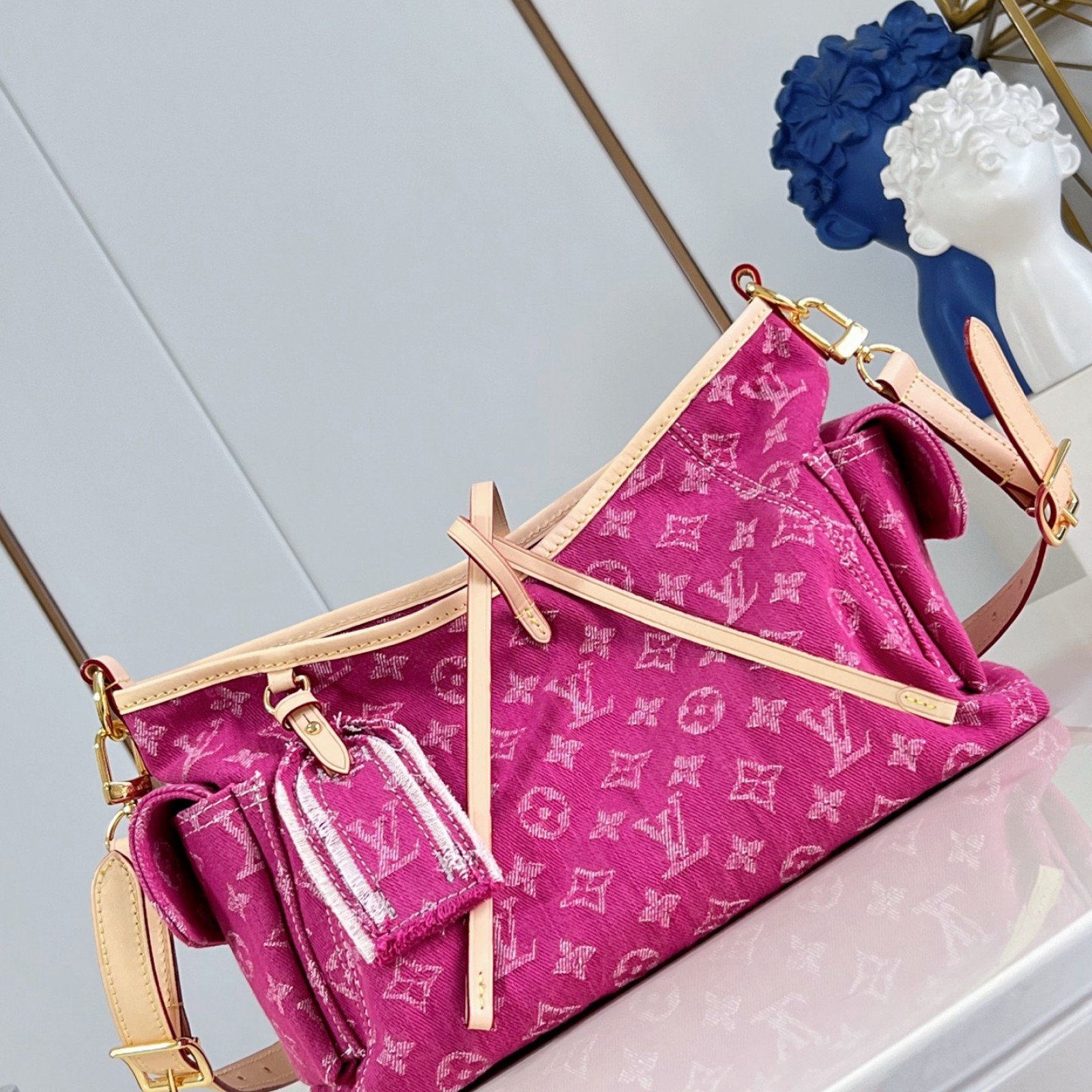 LV bag 220295 $206.25 USD