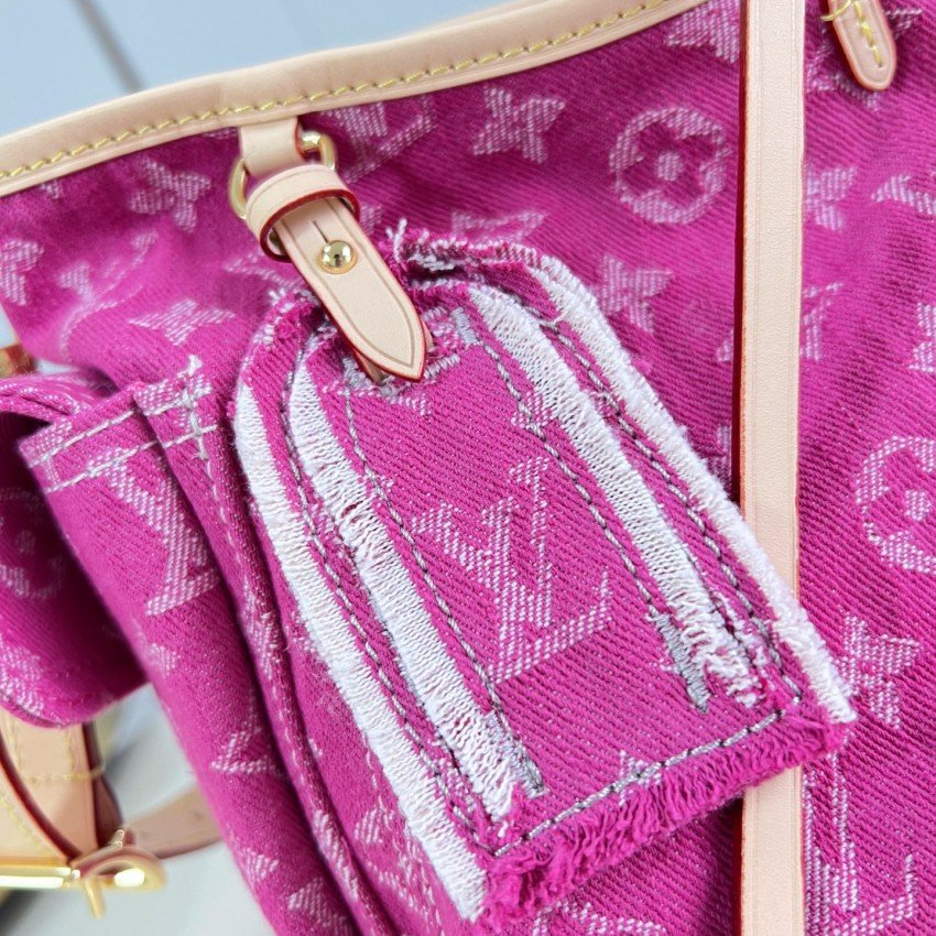 LV bag 220295 $206.25 USD