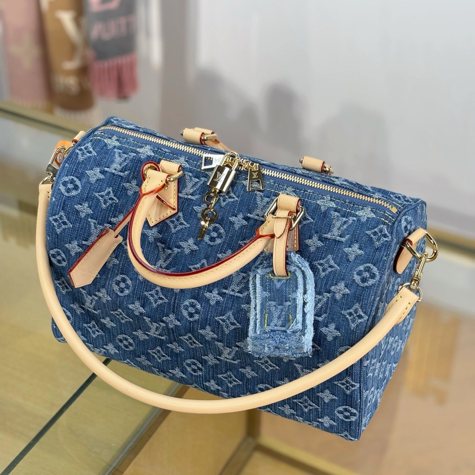 LV bag 220329 $302.5 USD