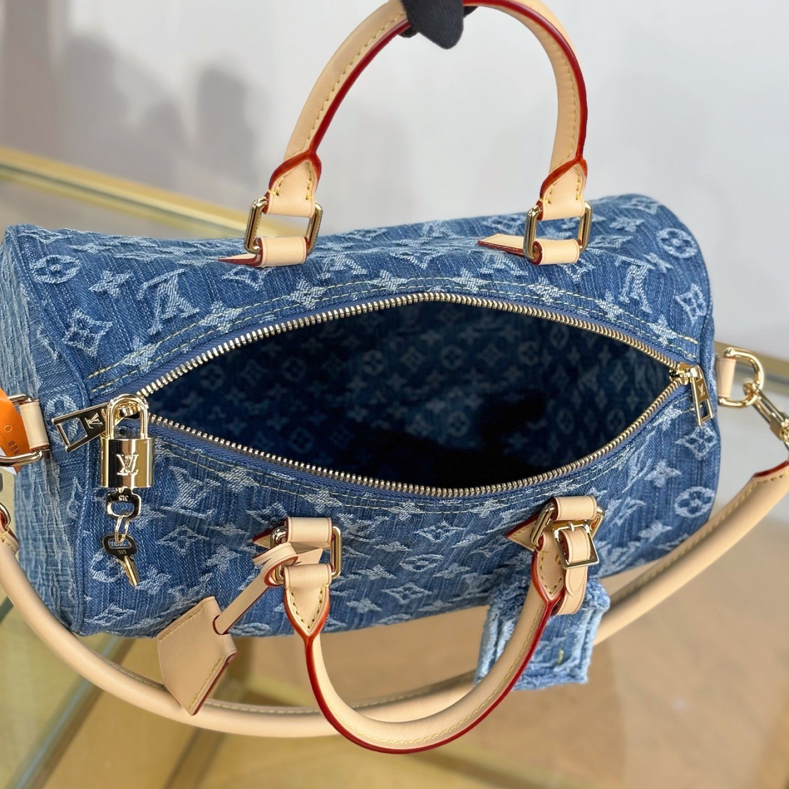 LV bag 220329 $302.5 USD