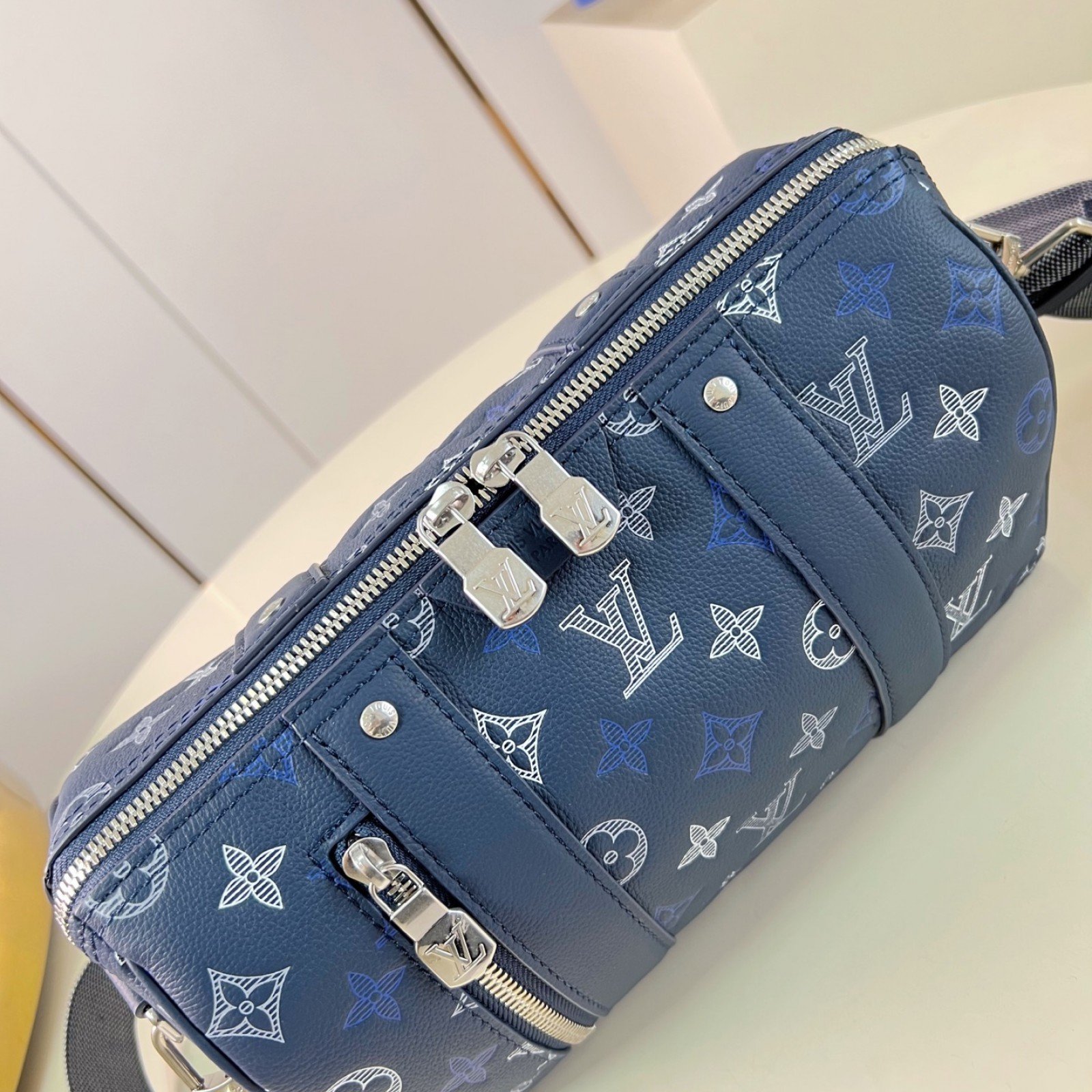 LV bag 220334 $228.25 USD