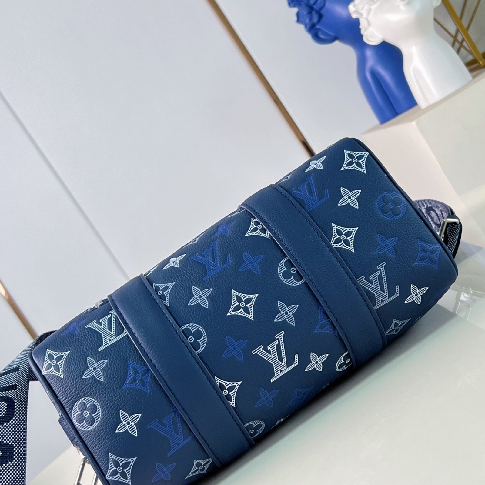 LV bag 220334 $228.25 USD