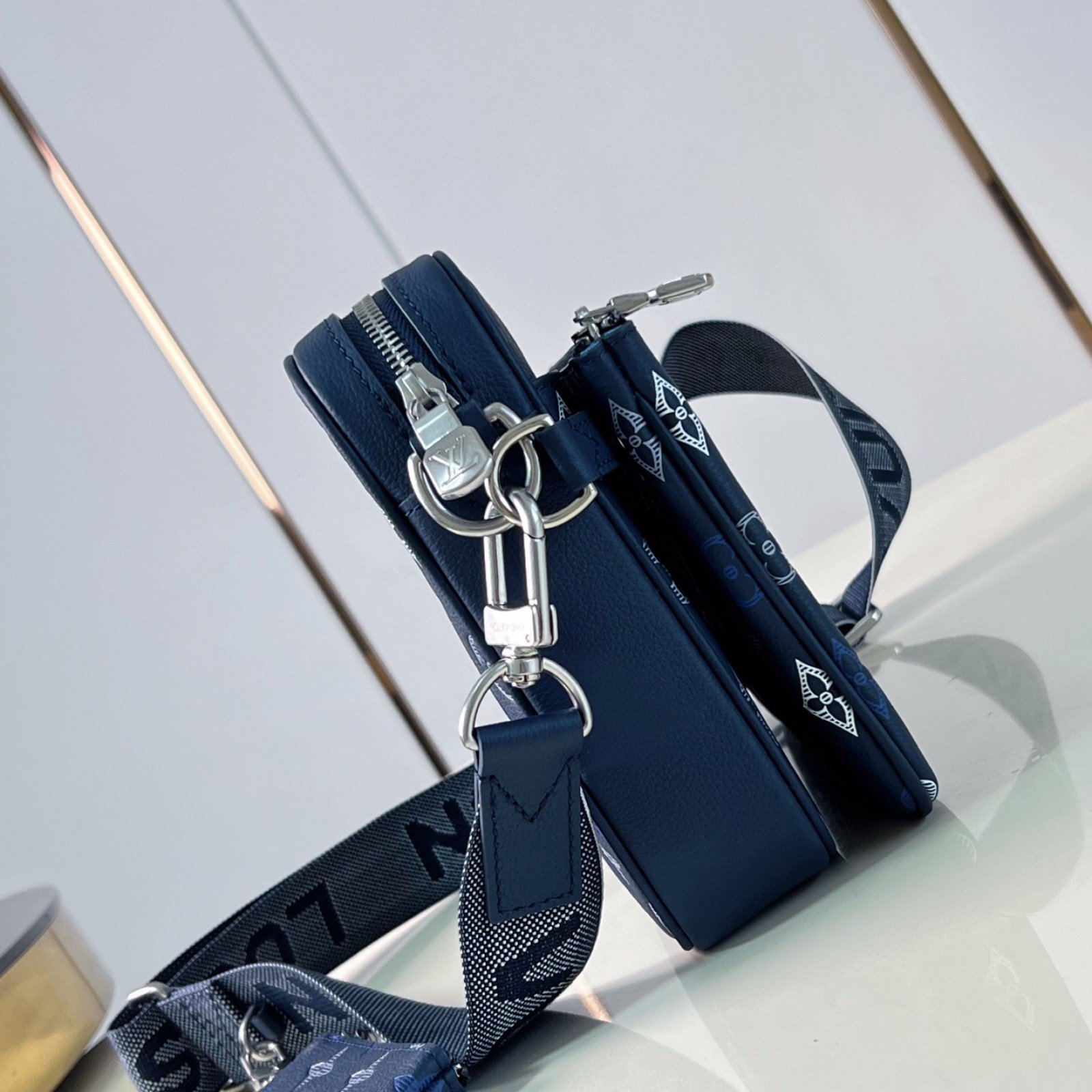 LV bag 220335 $228.25 USD