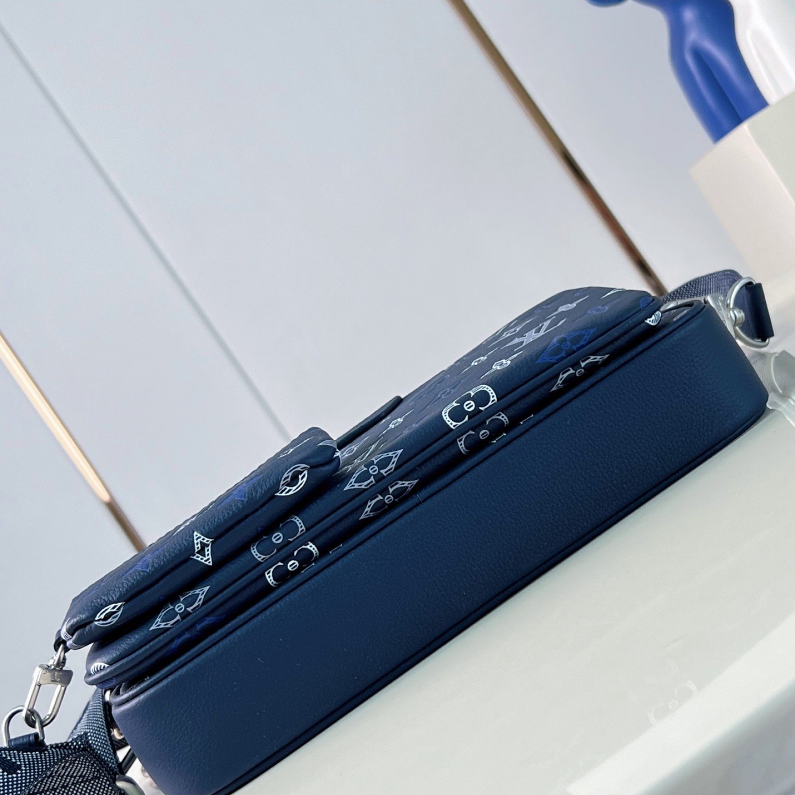 LV bag 220335 $228.25 USD