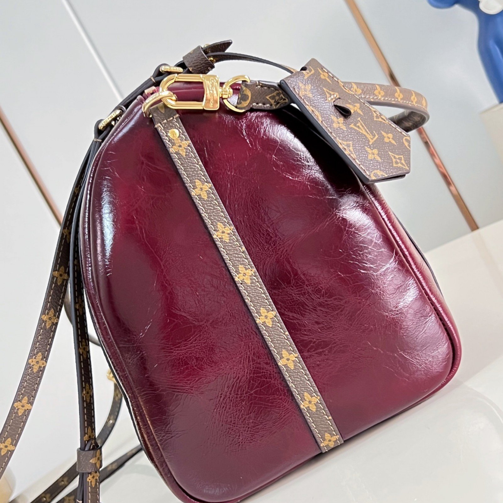 LV bag 220336 $239.25 USD