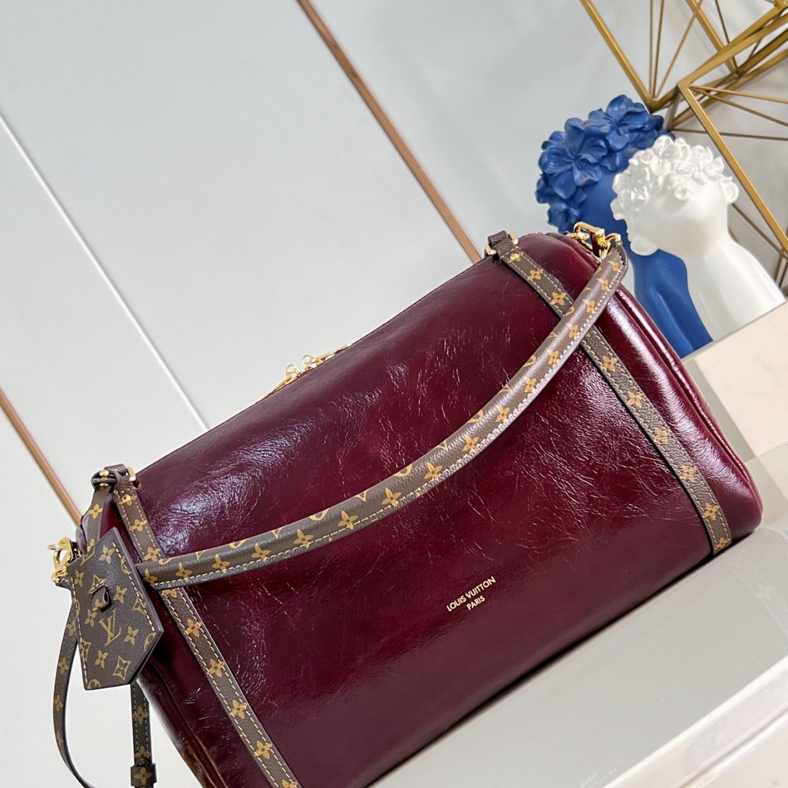 LV bag 220336 $239.25 USD