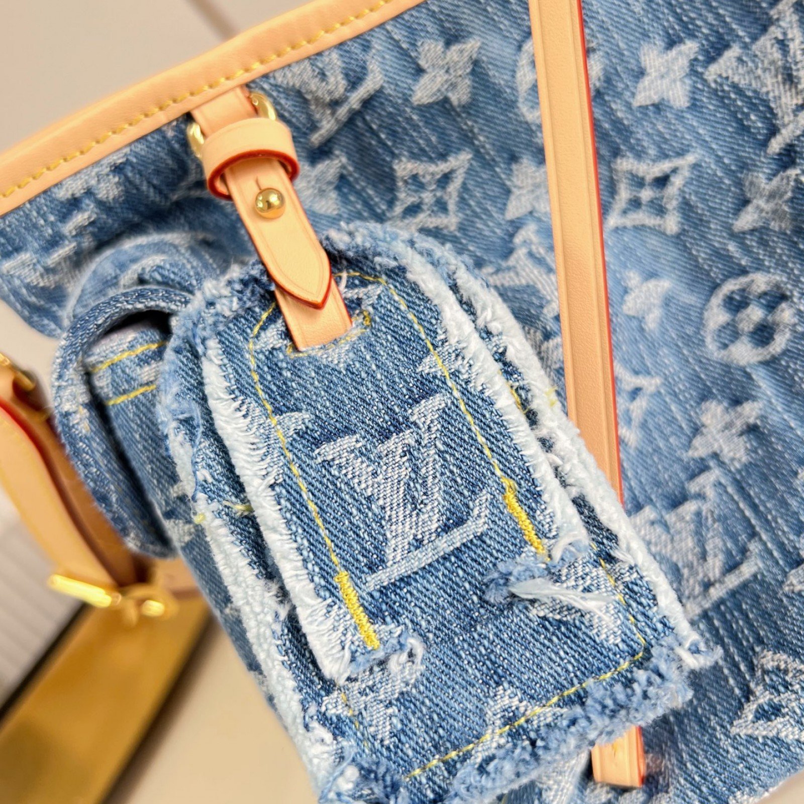 LV bag 220337 $198 USD