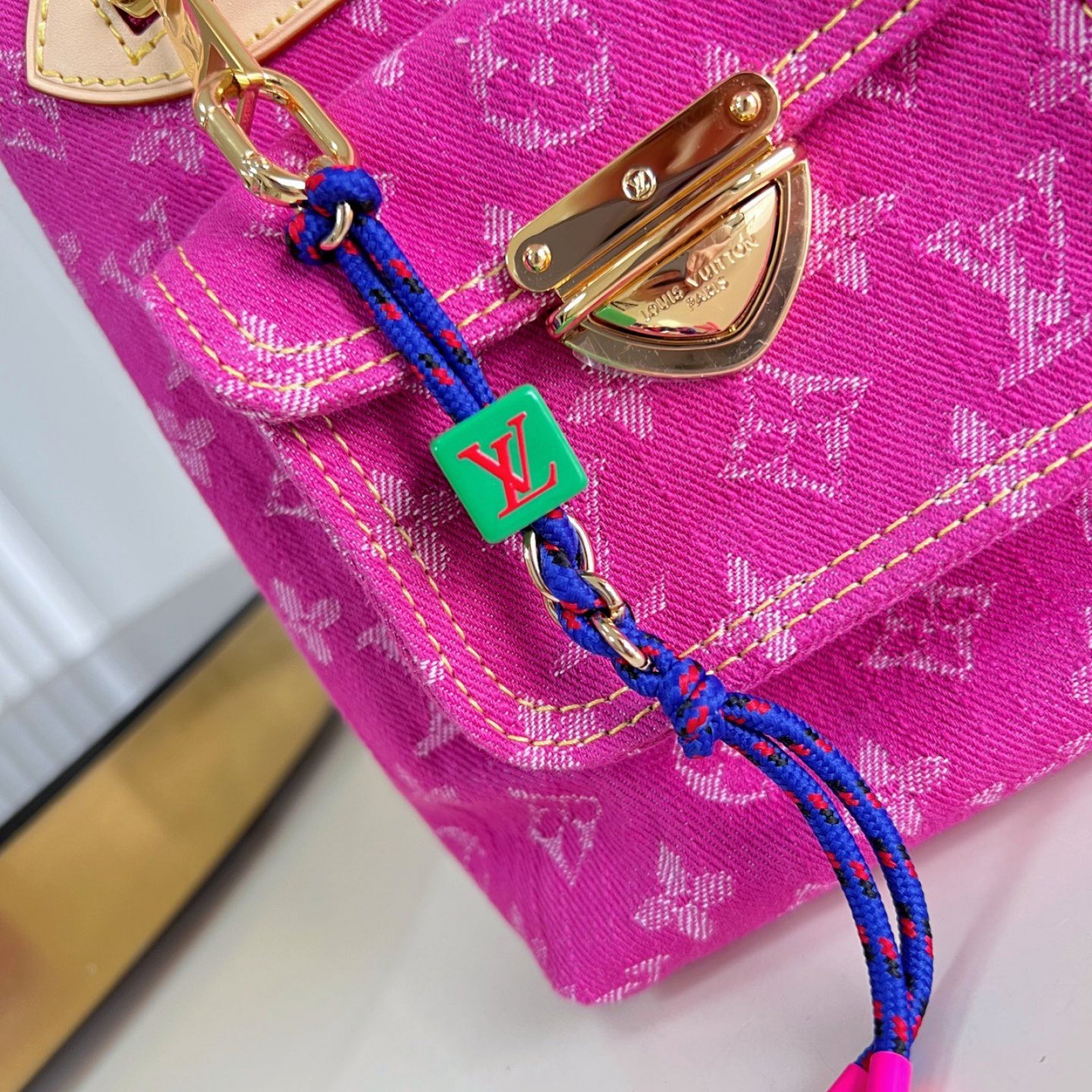 LV bag 220340 $214.5 USD