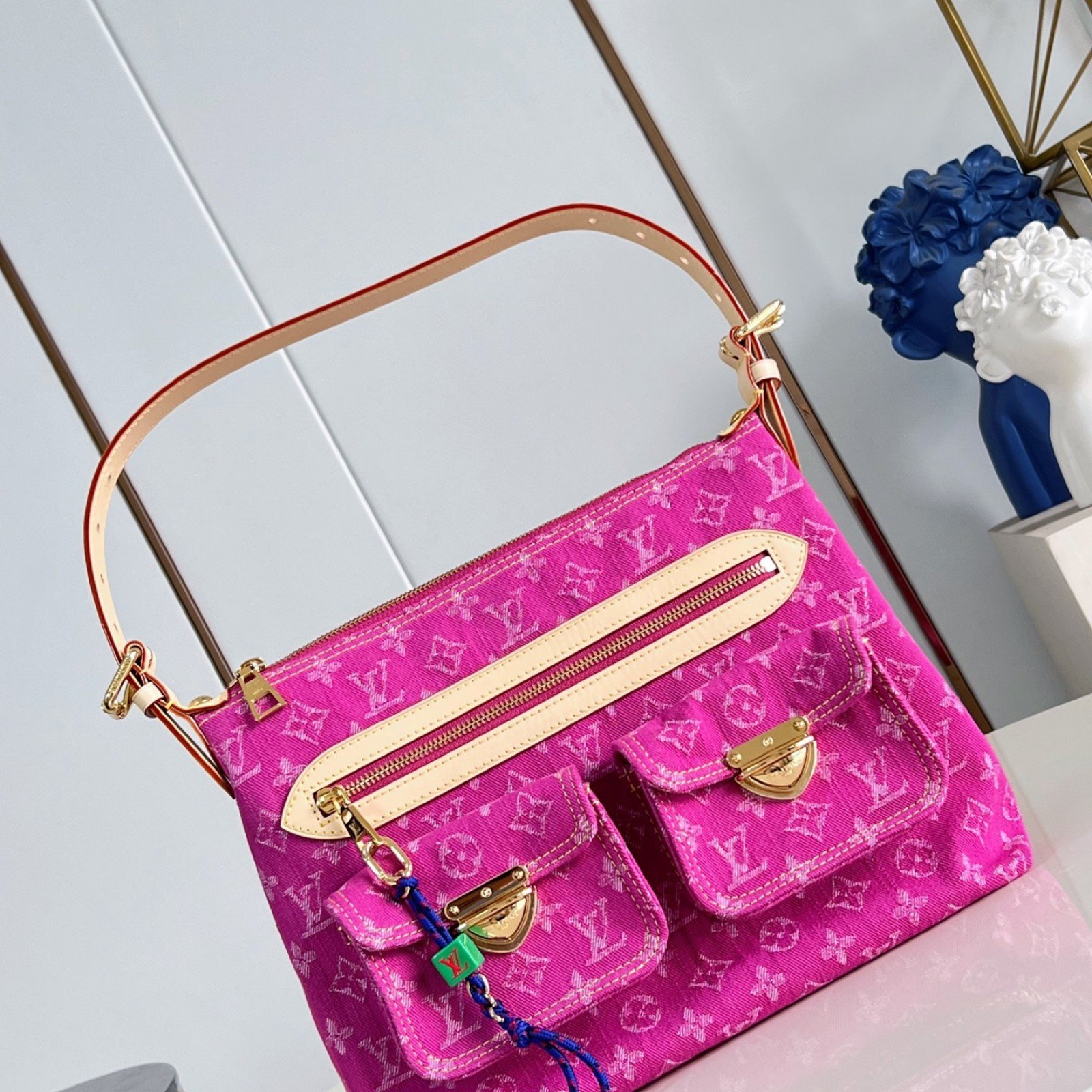 LV bag 220340 $214.5 USD