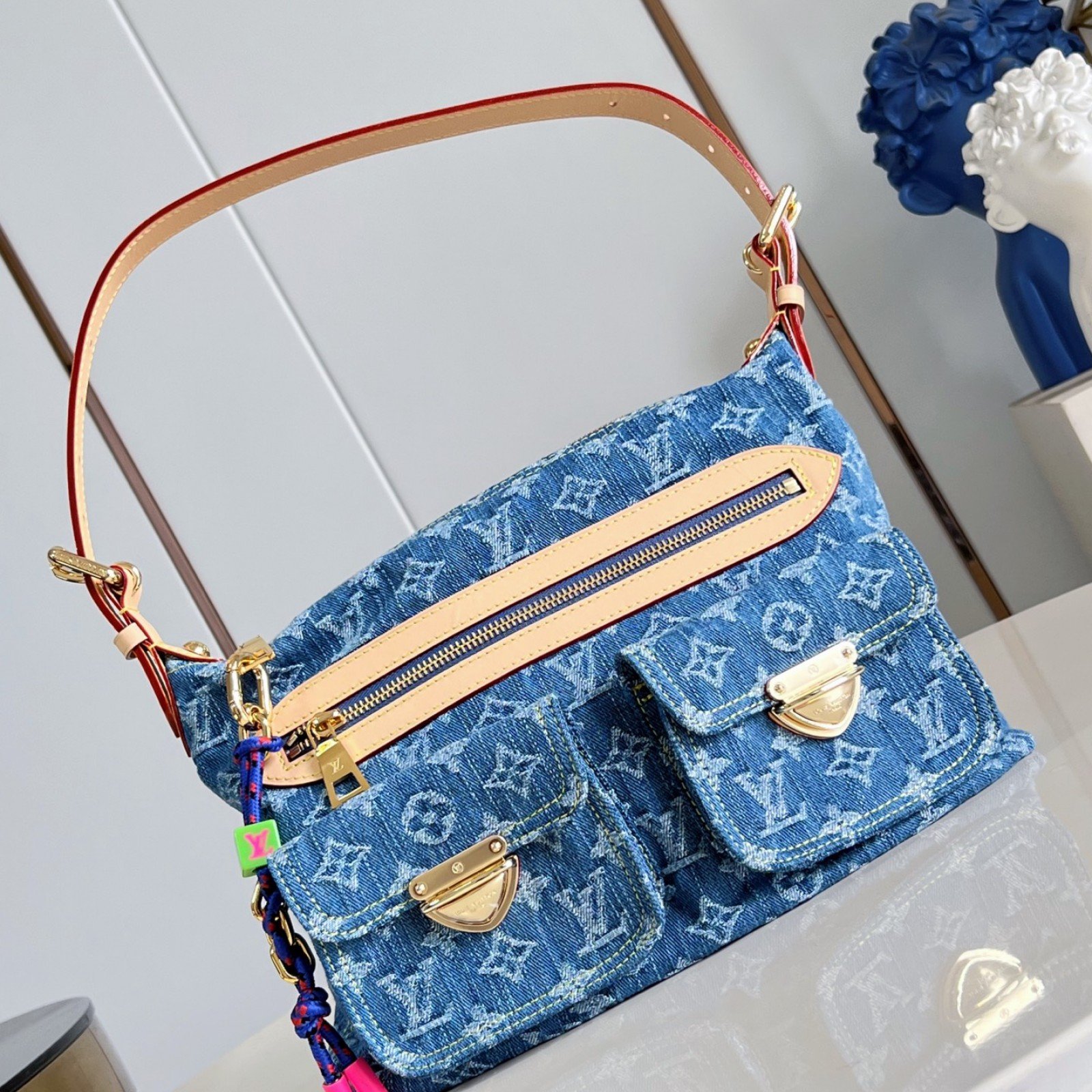 LV bag 220341 $206.25 USD