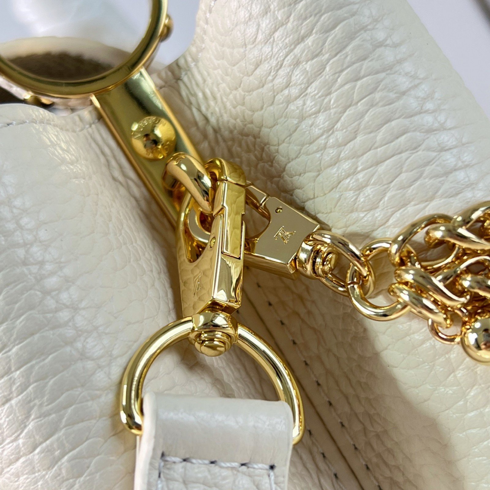 LV bag 220344 $398.75 USD