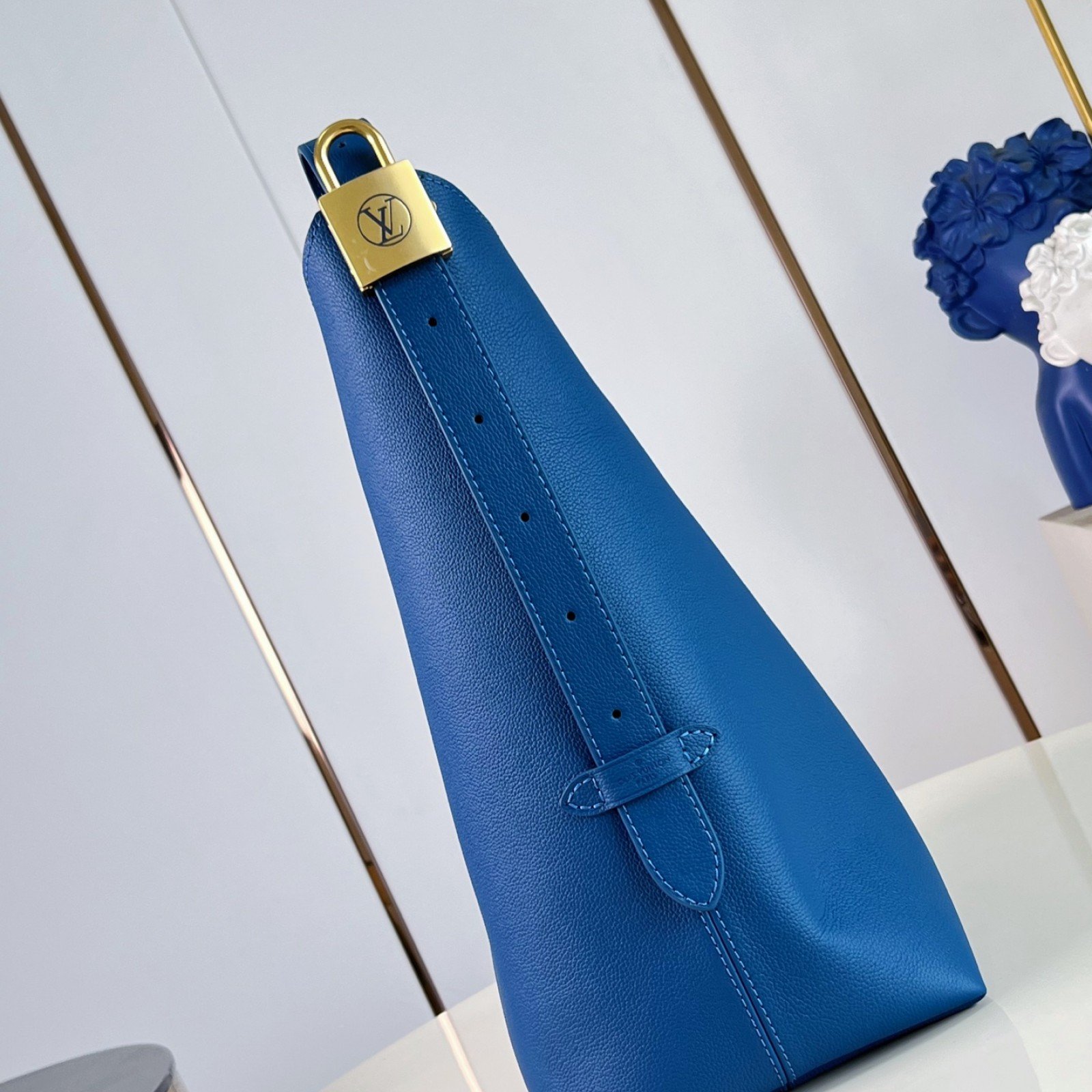 LV bag 220349 $283.25 USD