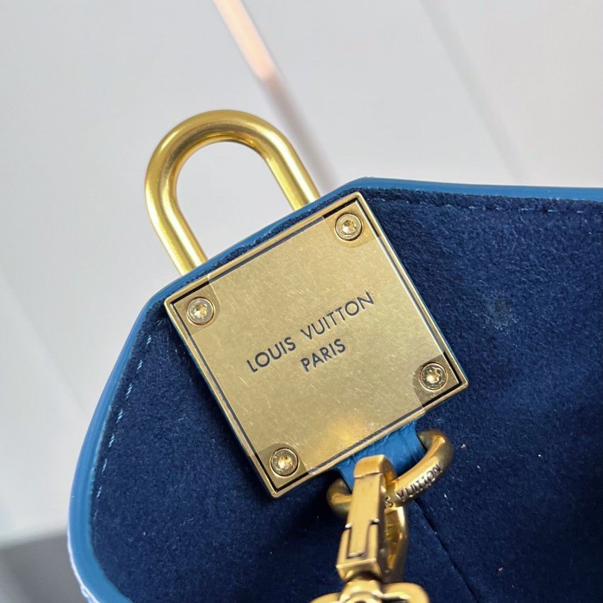 LV bag 220349 $283.25 USD