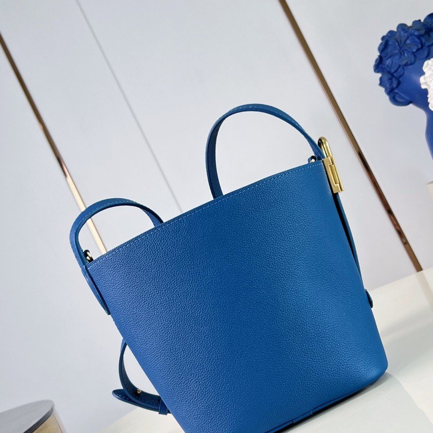 LV bag 220350 $244.75 USD