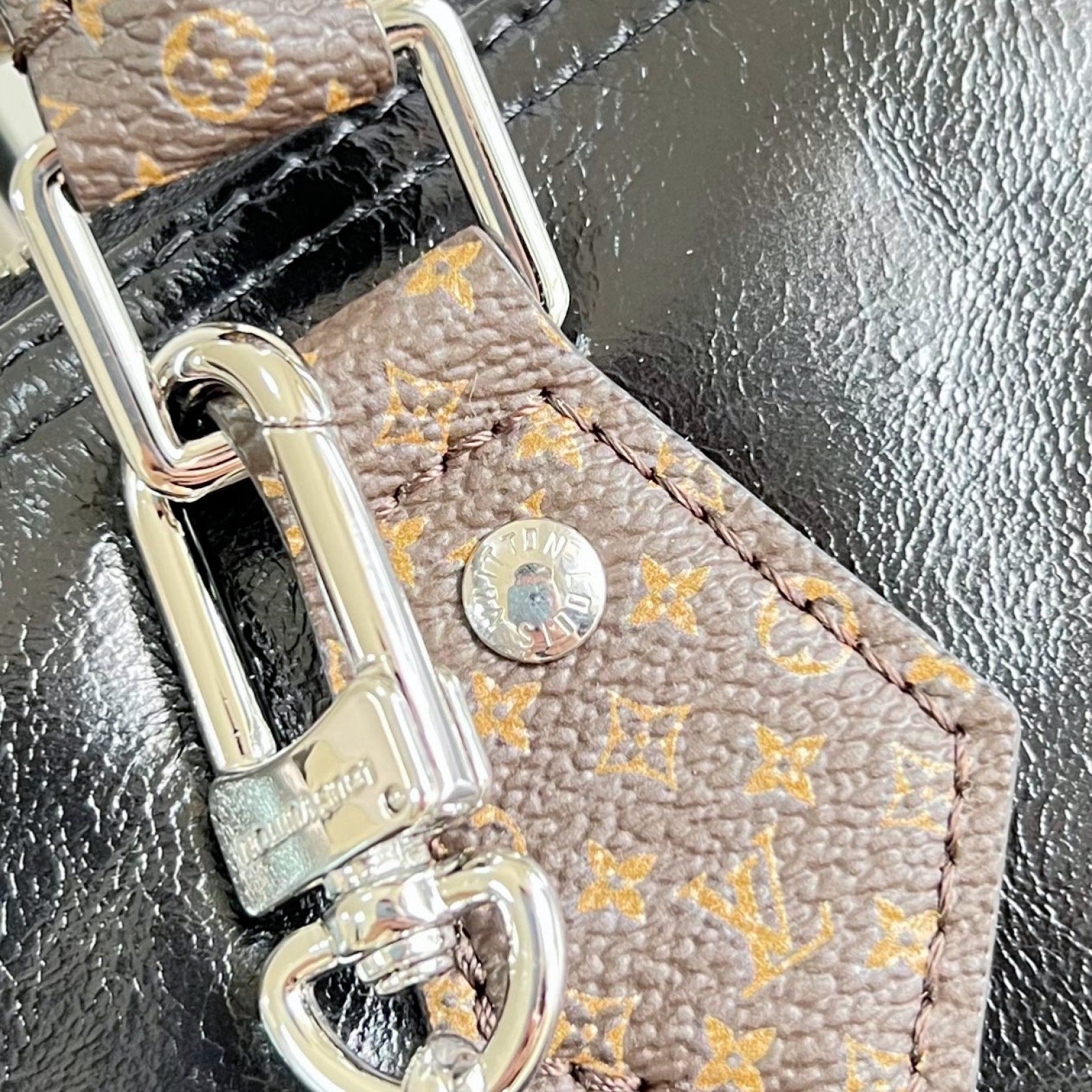 LV bag 220358 $233.75 USD