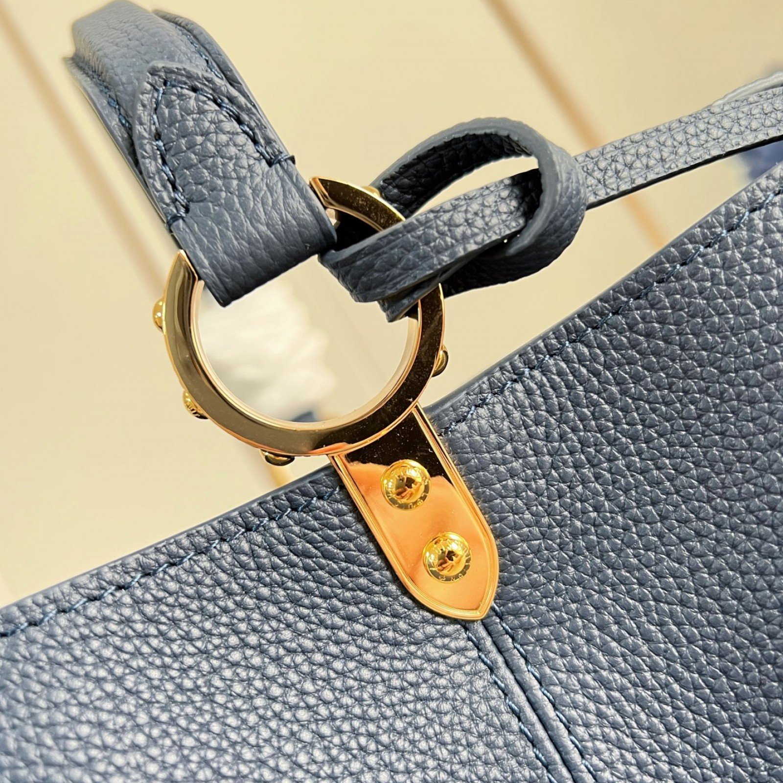 LV bag 220360 $365.75 USD