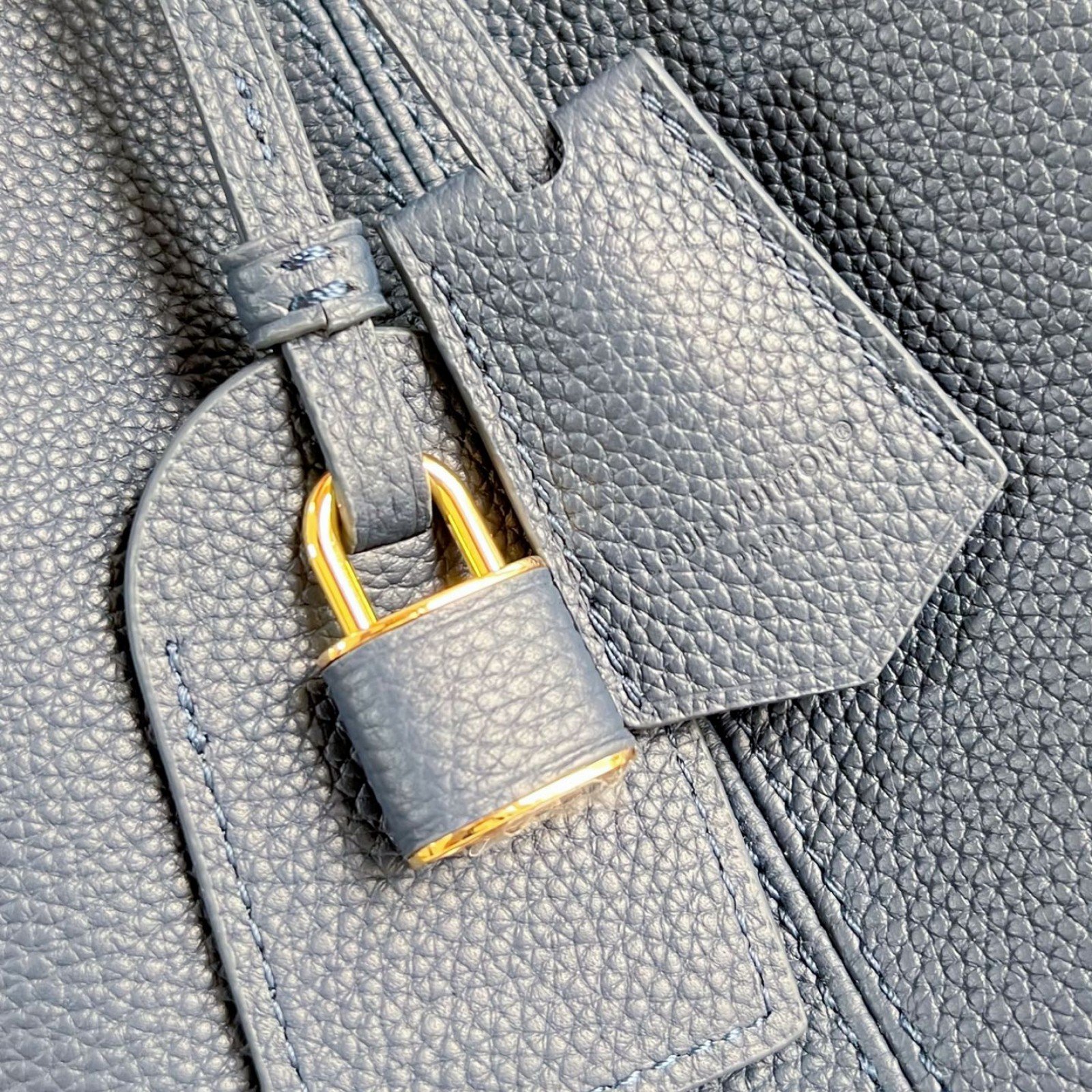 LV bag 220360 $365.75 USD