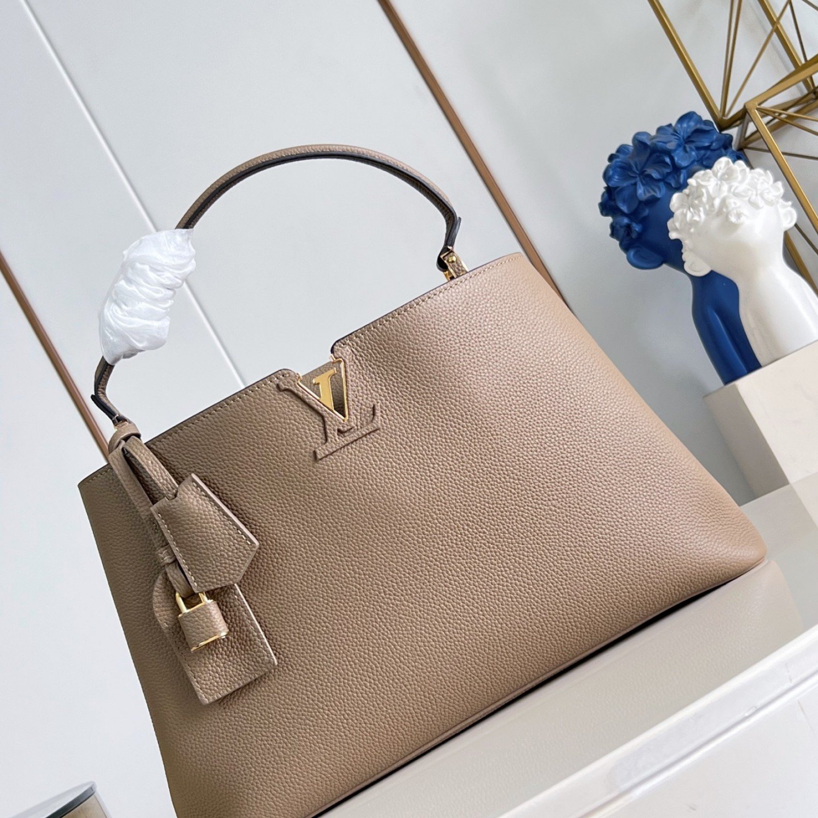 LV bag 220365 $365.75 USD