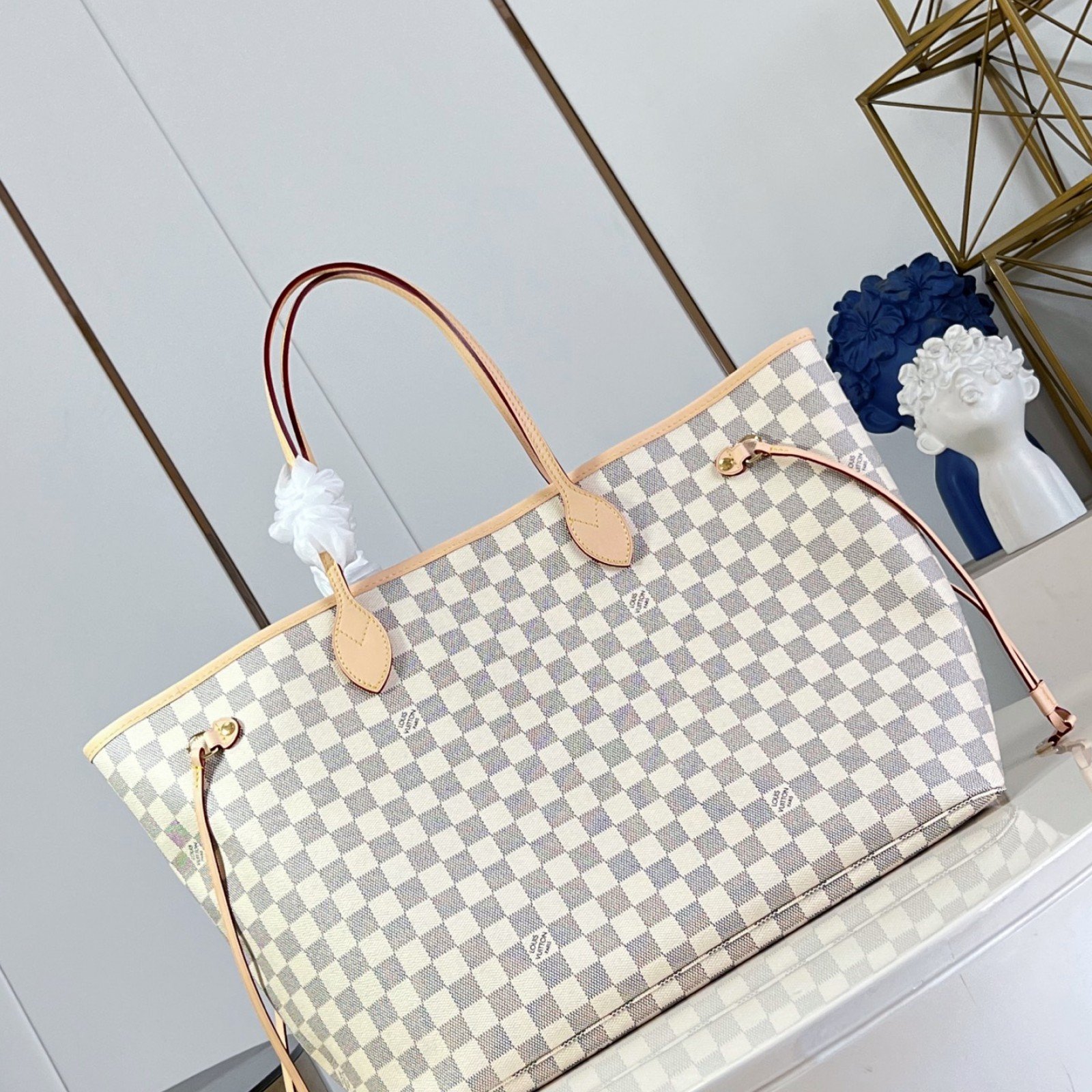 LV bag 220368 $228.25 USD