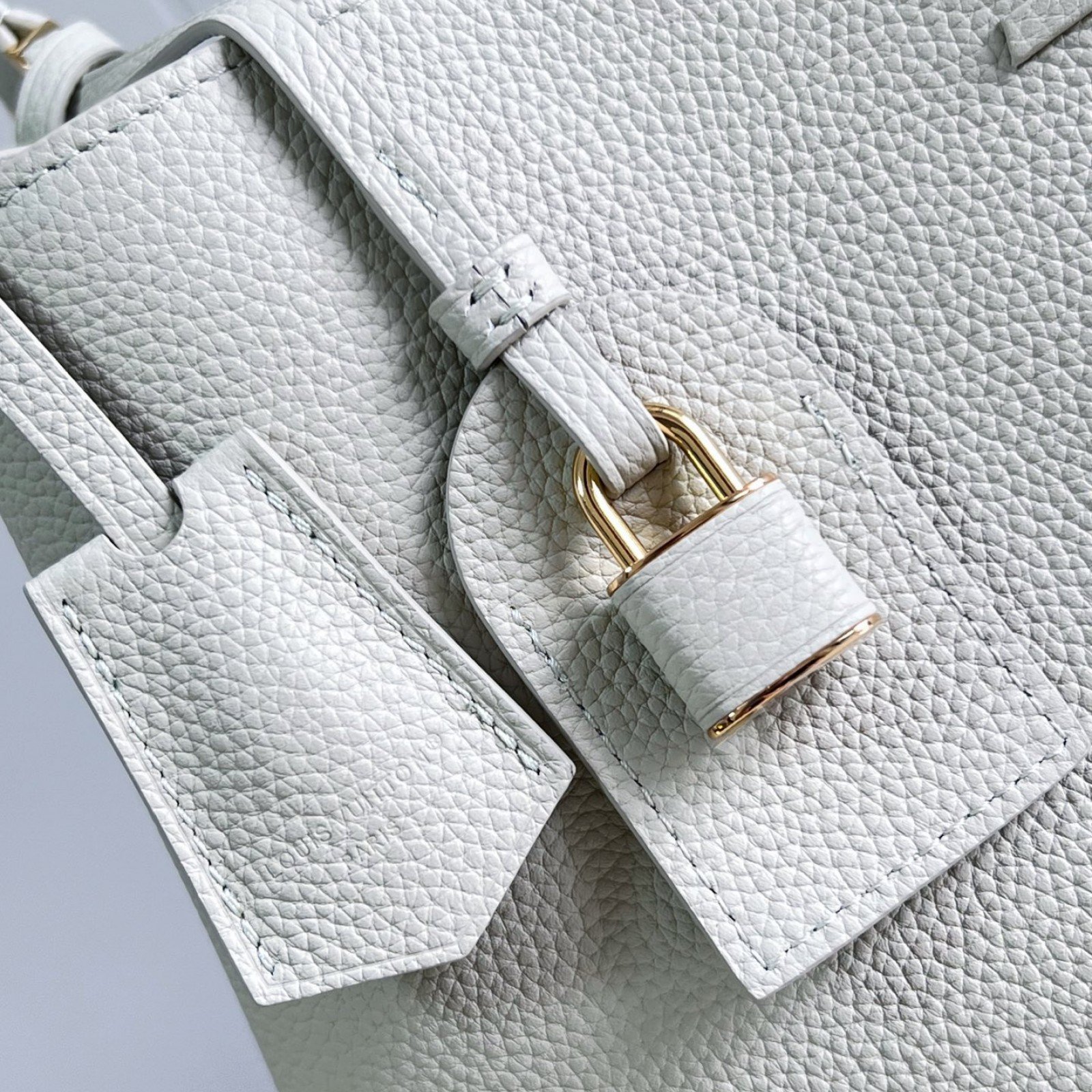 LV bag 220369 $365.75 USD